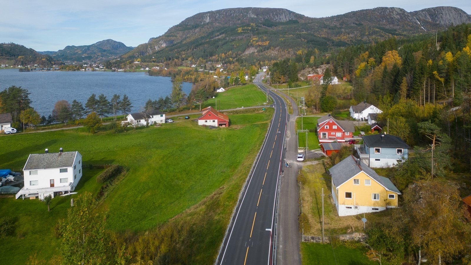 Oversikt nordover, Lygnevannet og Hekkfjell i bakgrunnen. Galleribilde