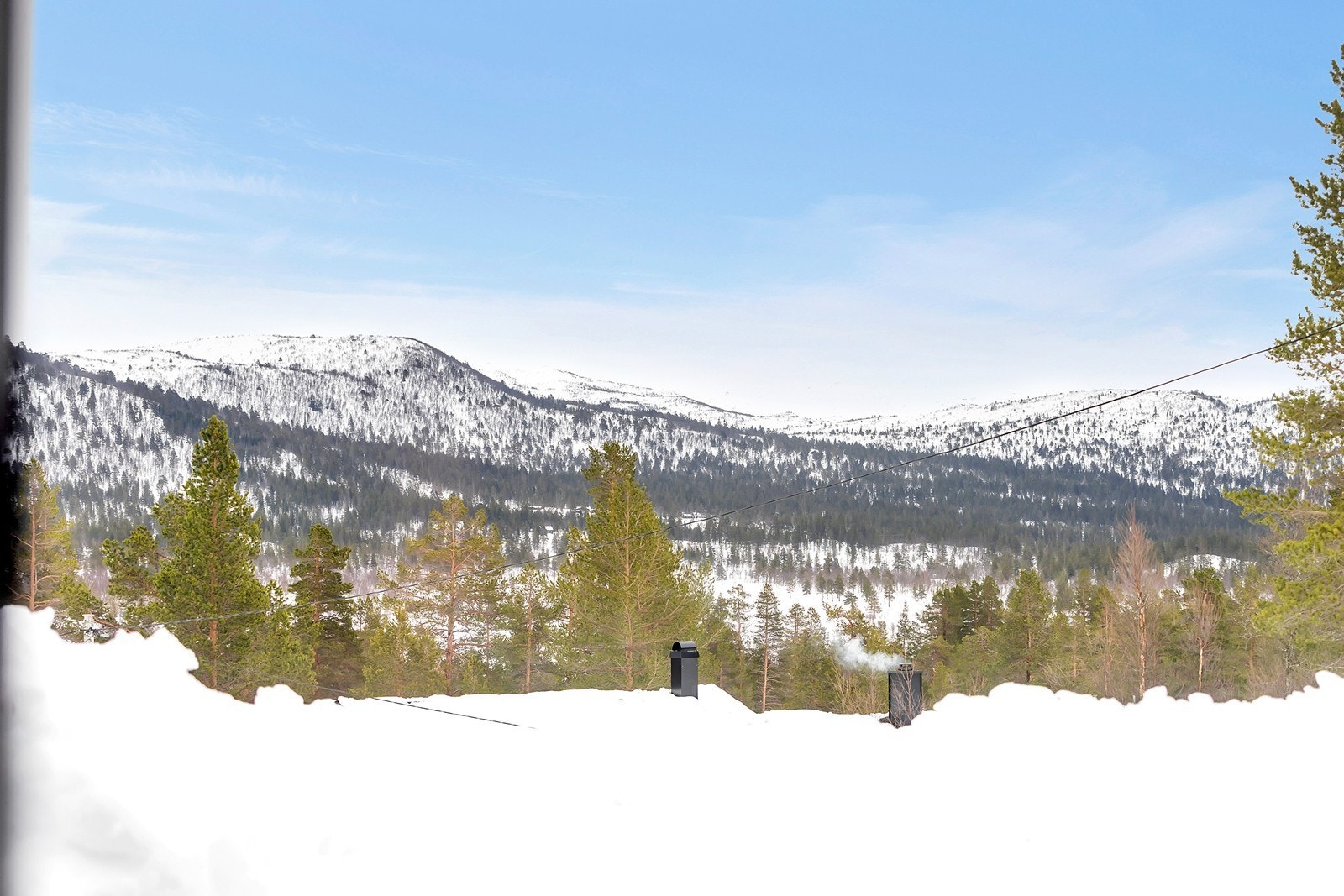Hytta ligger på Ørnefjell, rett i underkant av 10 minutters kjøretur fra Hovden sentrum Galleribilde