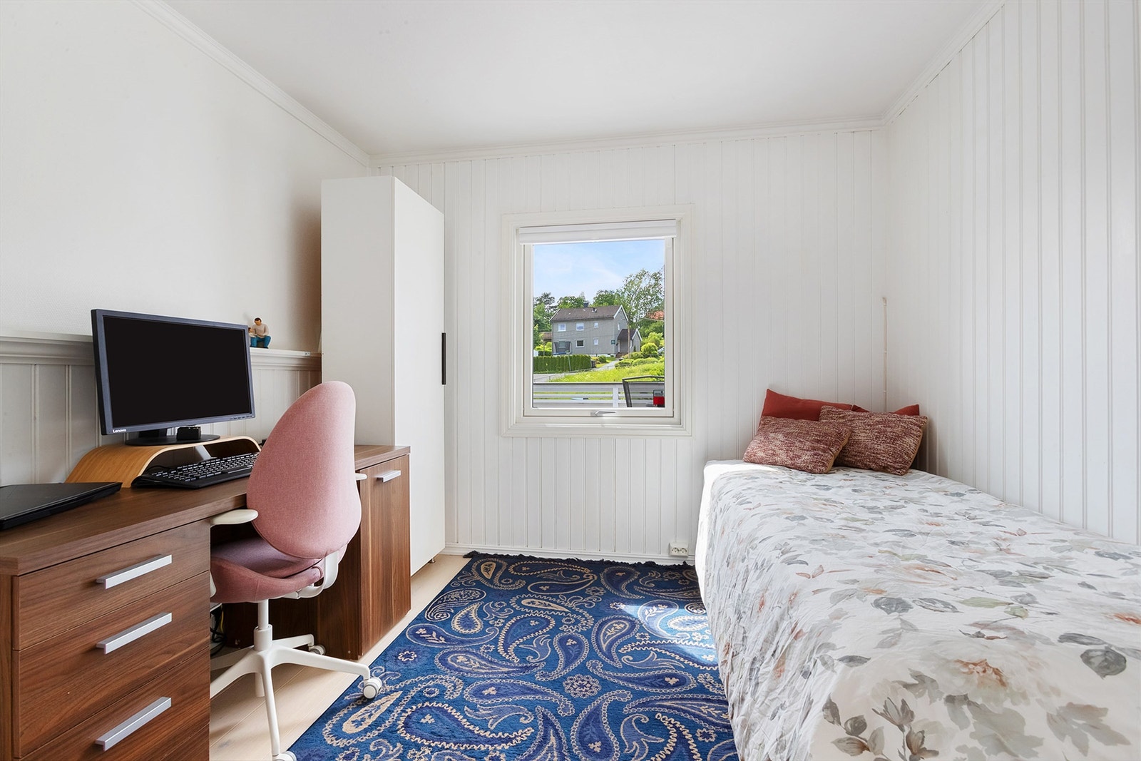 Tre soverom ligger i 1. etasje Galleribilde