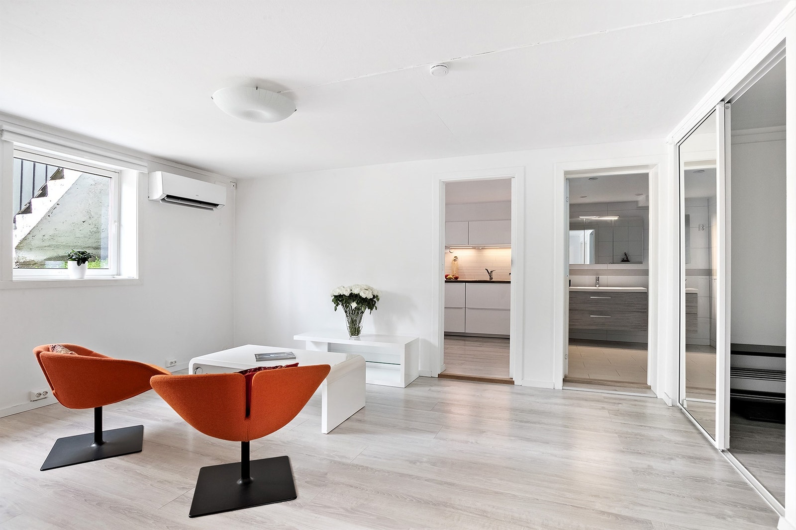 I boligens underetasje er det en stor utleiedel på 64 kvm. Galleribilde