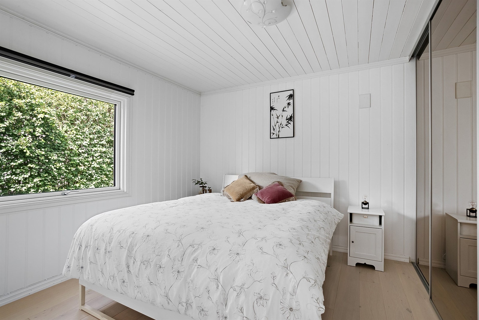 Boligen har i alt seks soverom. I boligens hoveddel finner vi fire av dem. Galleribilde