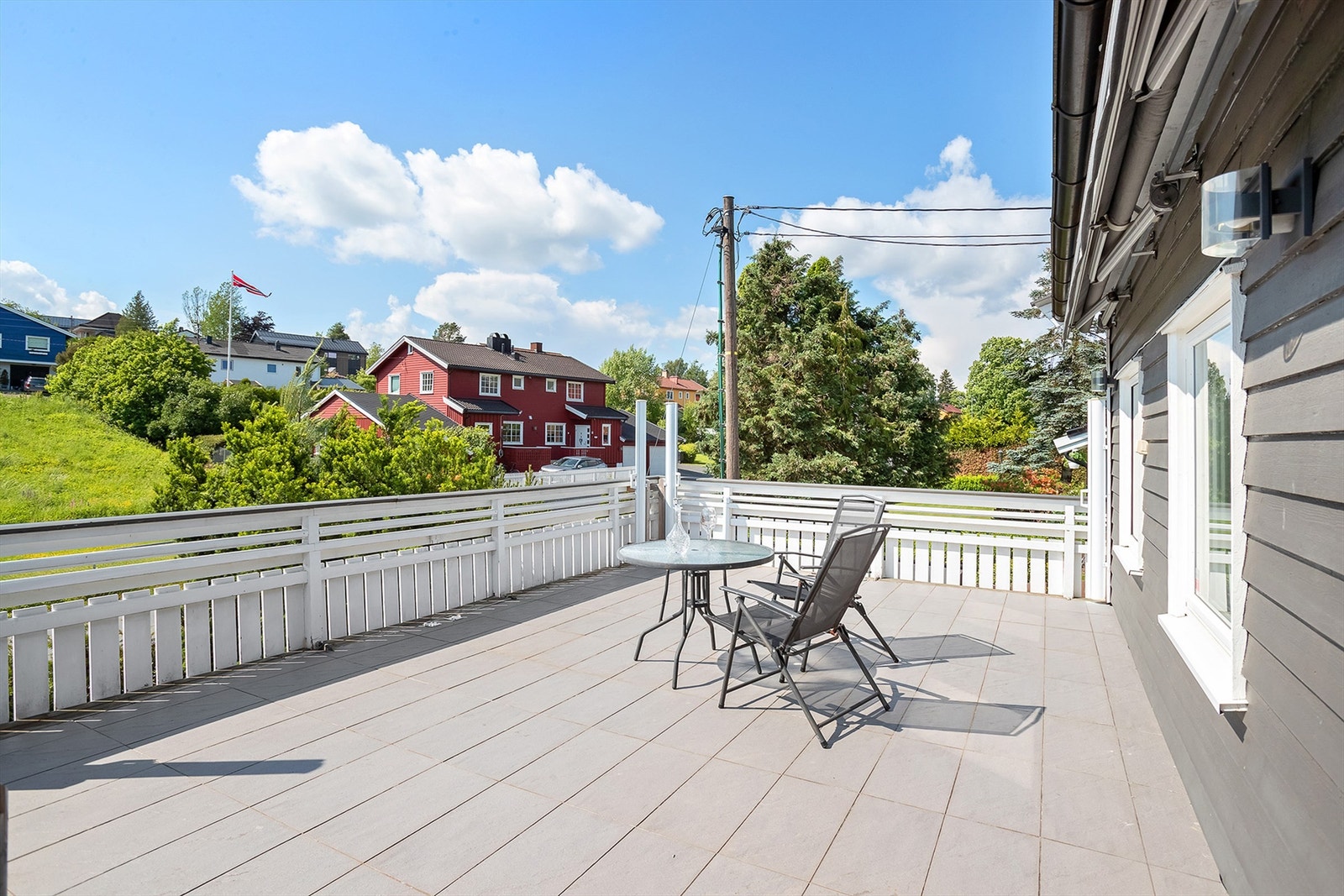 Det ble lagt ny sveisemembran og fliser på dekket i 2009 Galleribilde