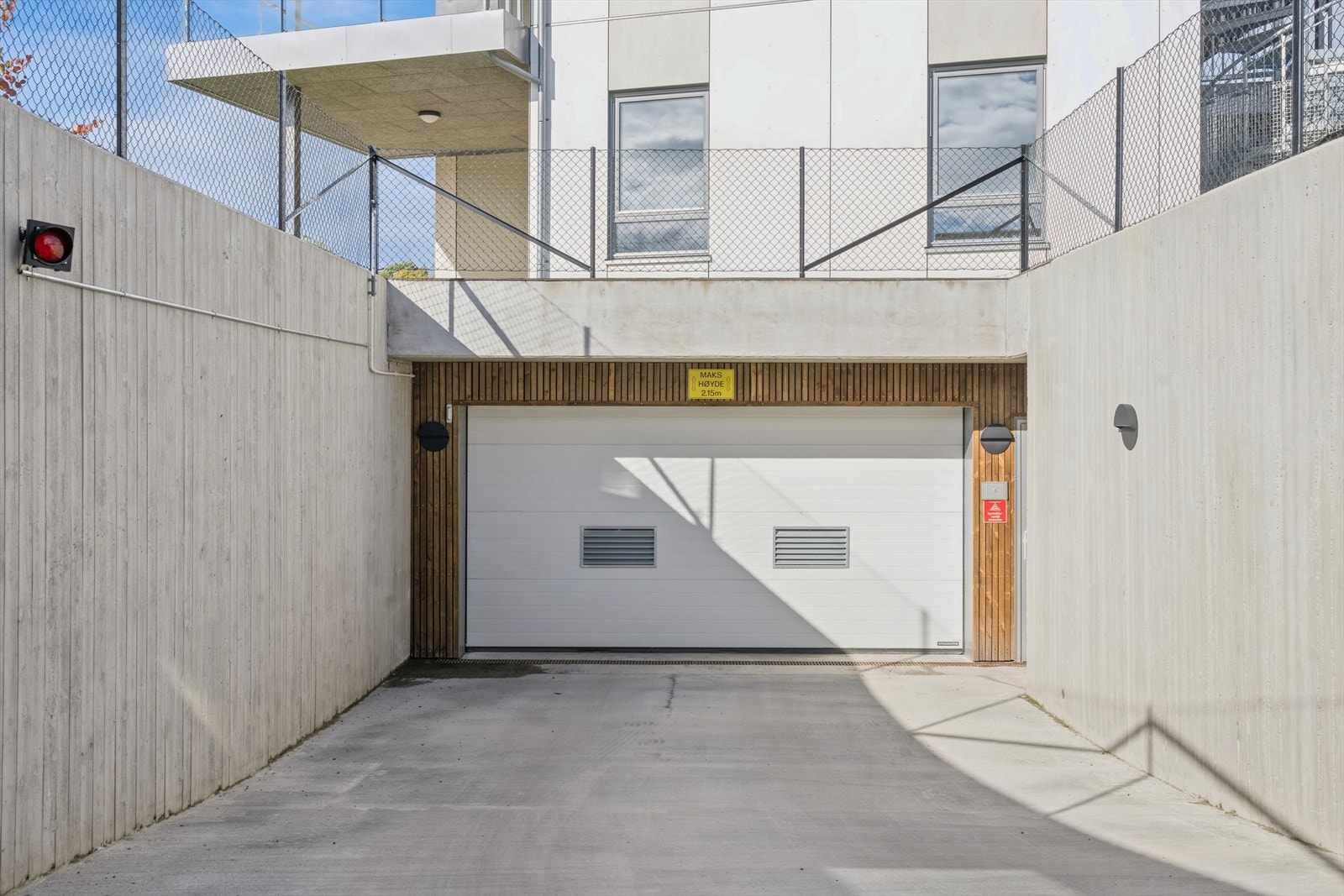 Nedgang til garasje i nabobygg Galleribilde