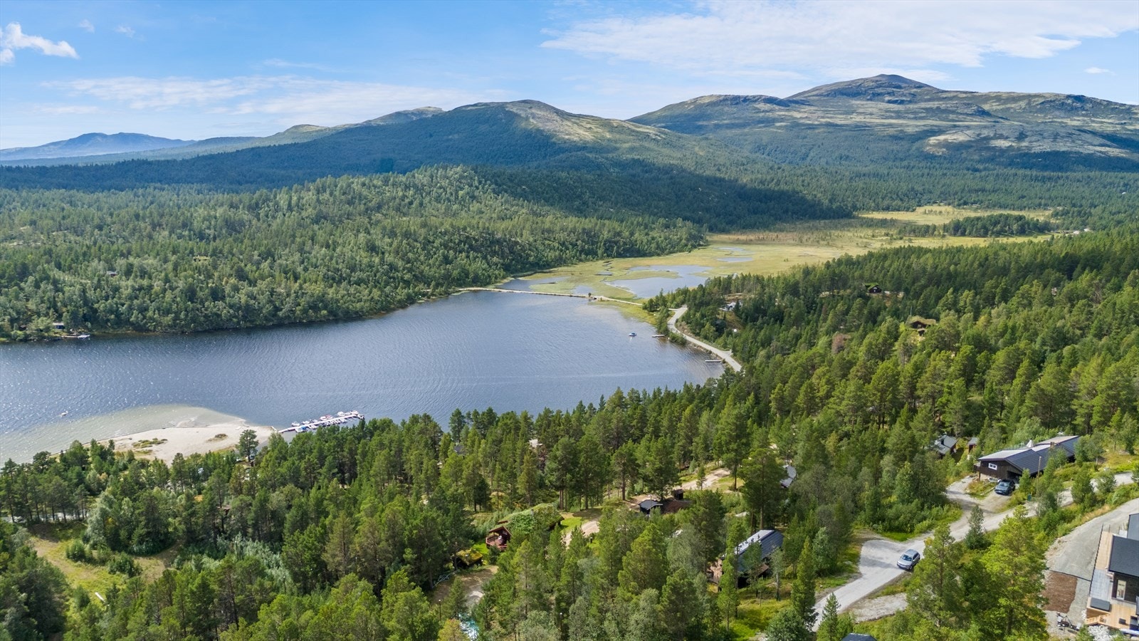 Kort vei til Savalsjøen som bl.a. har en flott sandstrand. Galleribilde