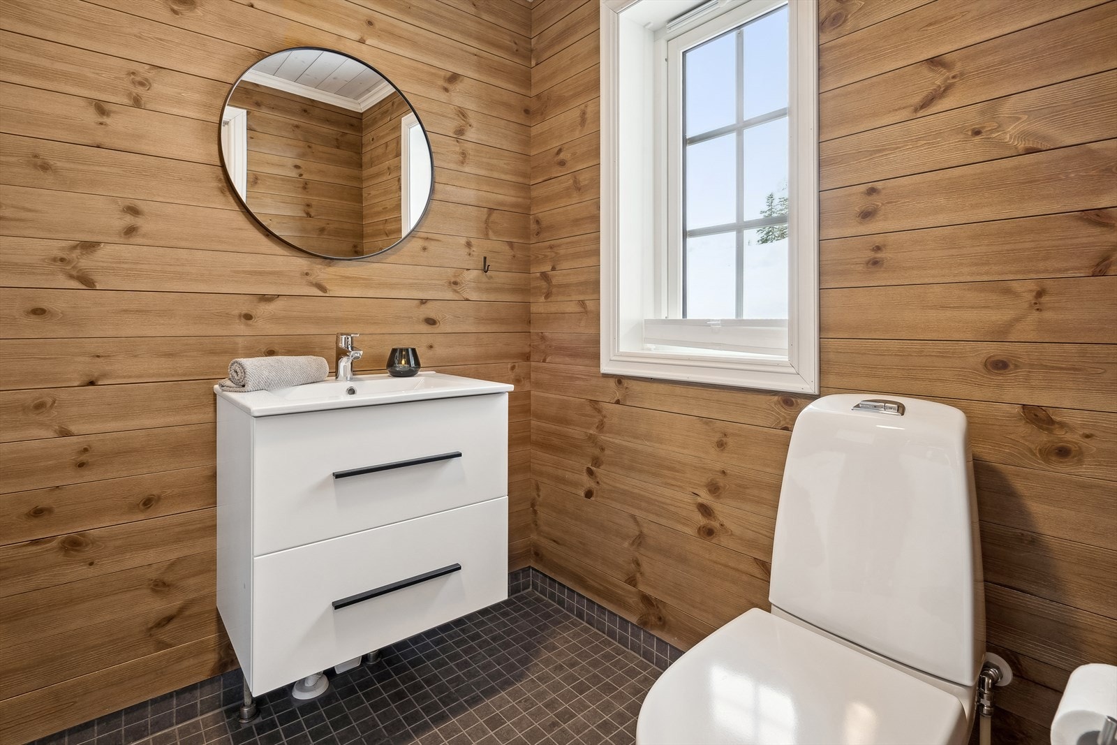 Det er også et separat "gjestetoalett" Galleribilde