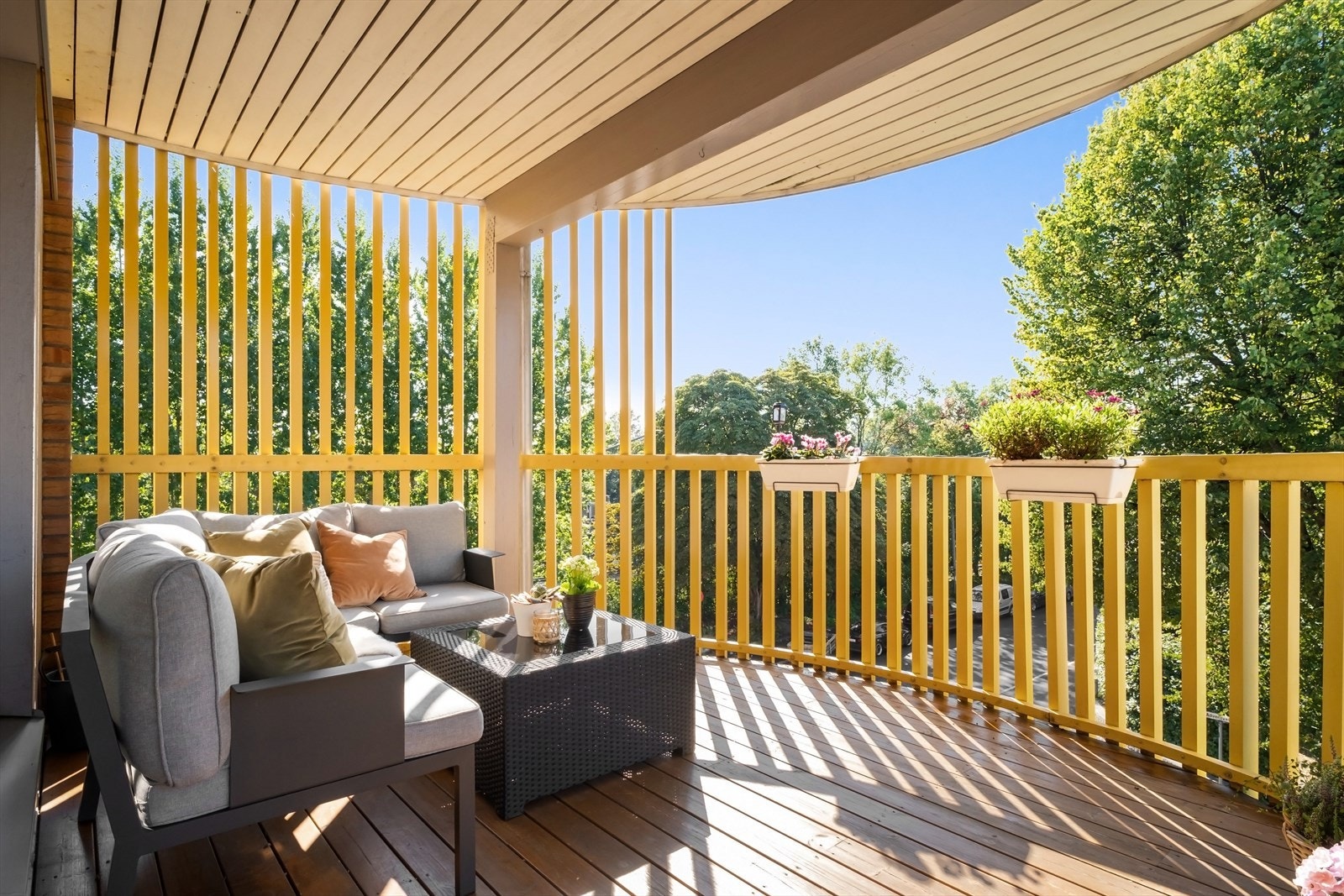 Fra terrassen på 11 kvm med hyggelig utsyn Galleribilde