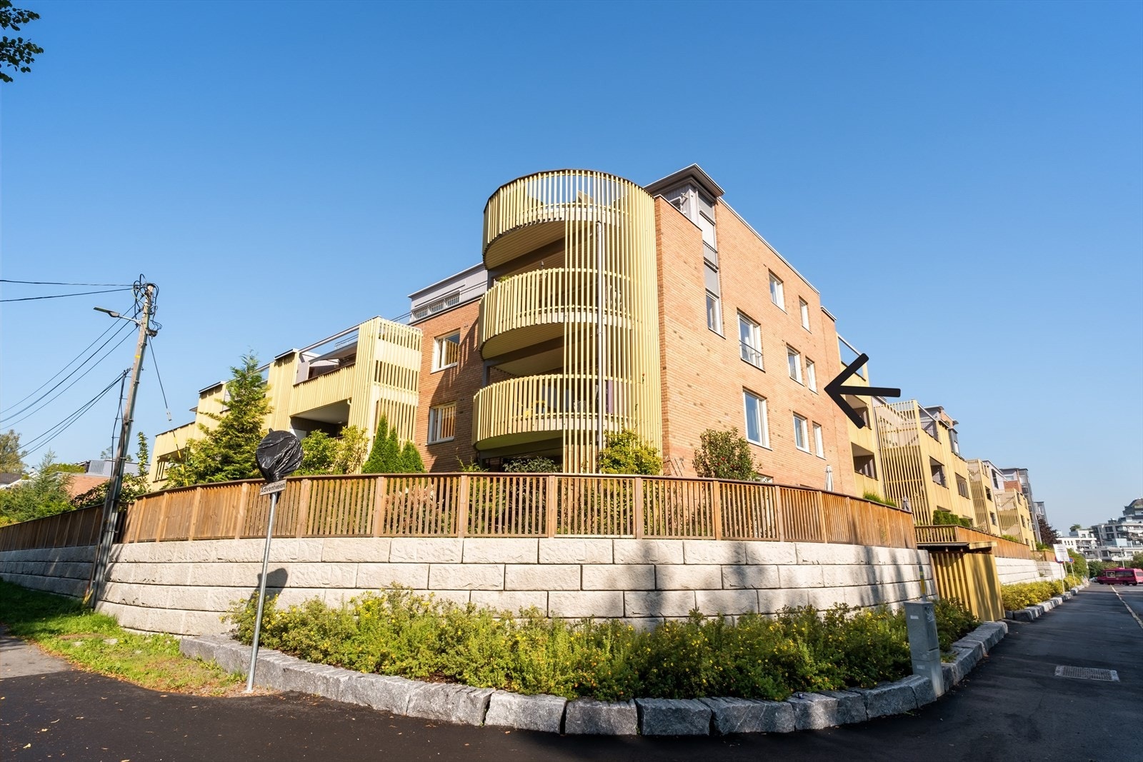 Fra bygdingen. pilen viser leiligheten Galleribilde