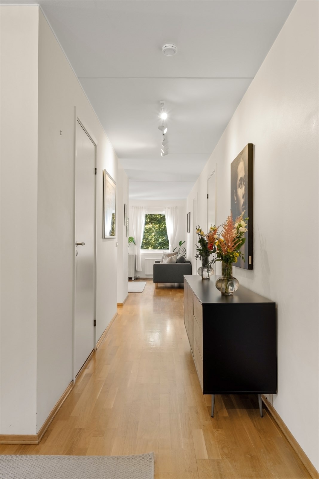 Fra hall mot stuen Galleribilde