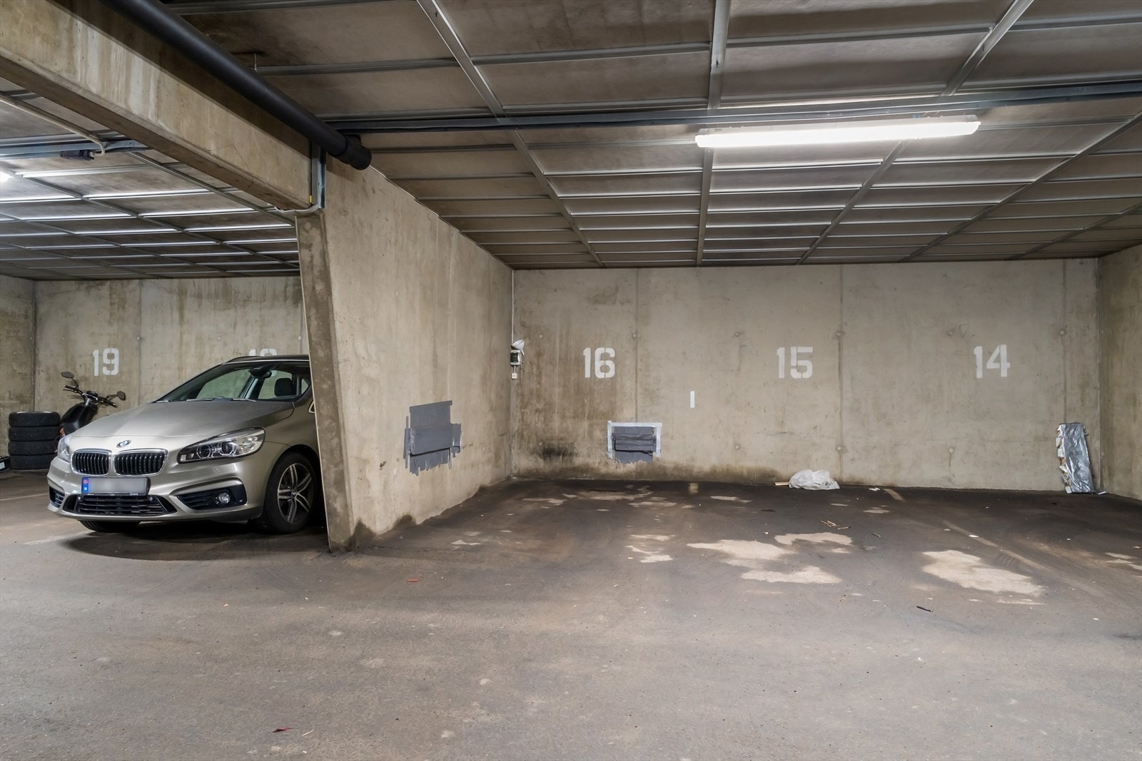 Fin garasjeplass. Mulighet for el-billader Galleribilde