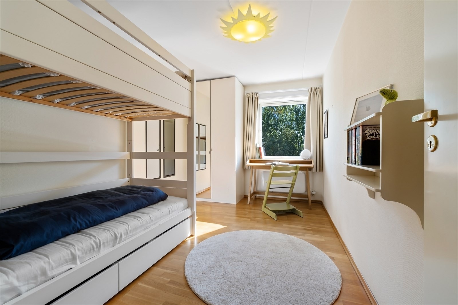 Fra soverom 2. med fin størrelse. Garderobeskap Galleribilde