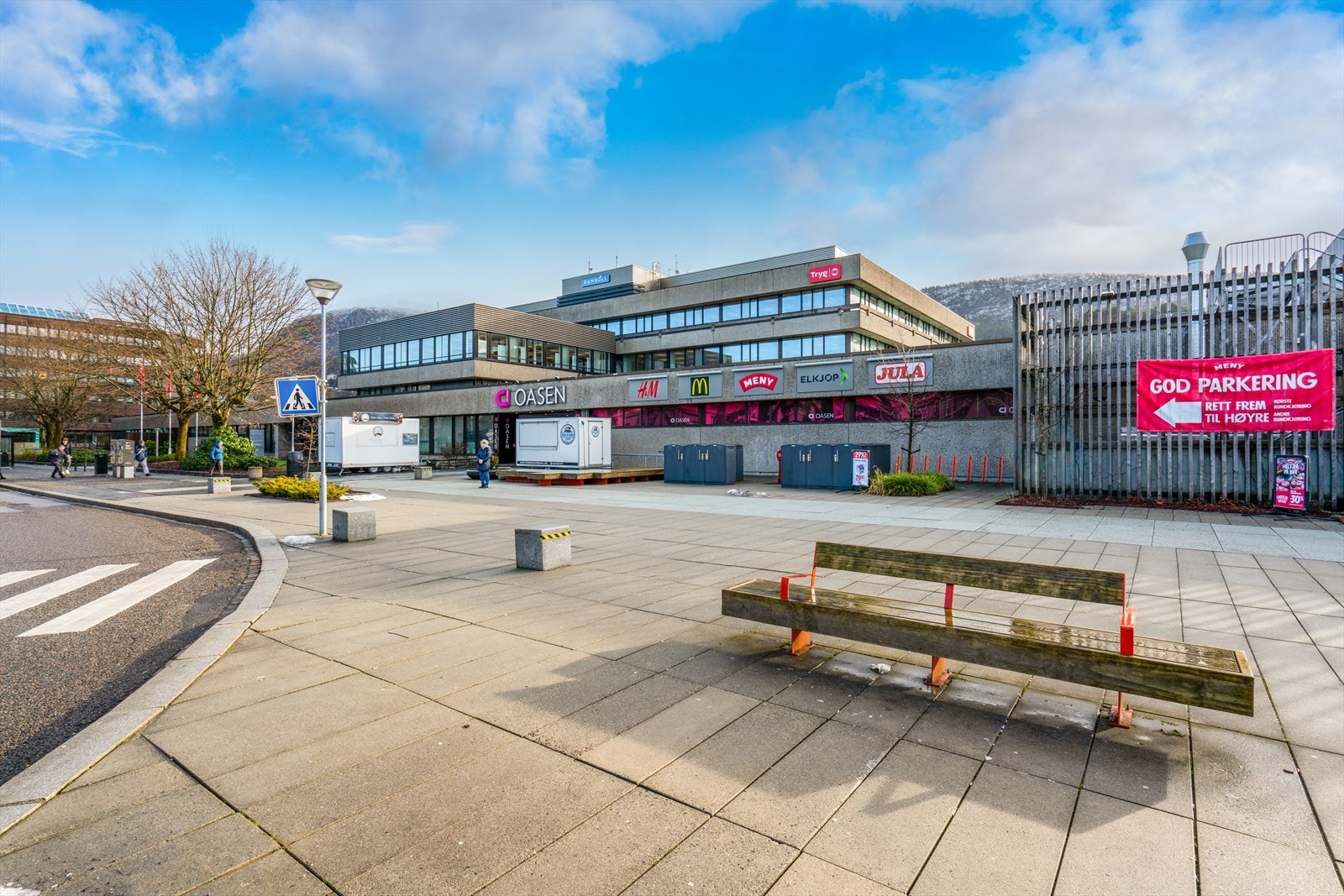 - Oasen har et rikt tilbud med alt av service- og fasilitetstilbud man skulle trenge i hverdagen - Galleribilde