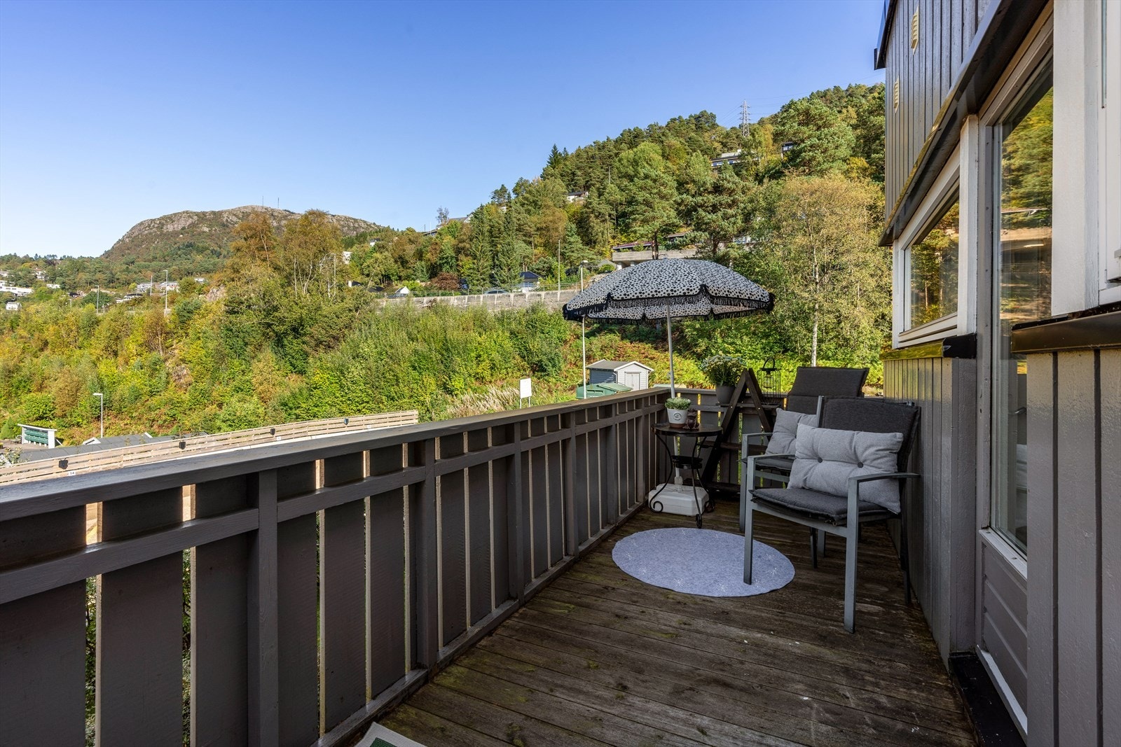 - Fra soverommet har du tilgang til en herlig balkong - Galleribilde