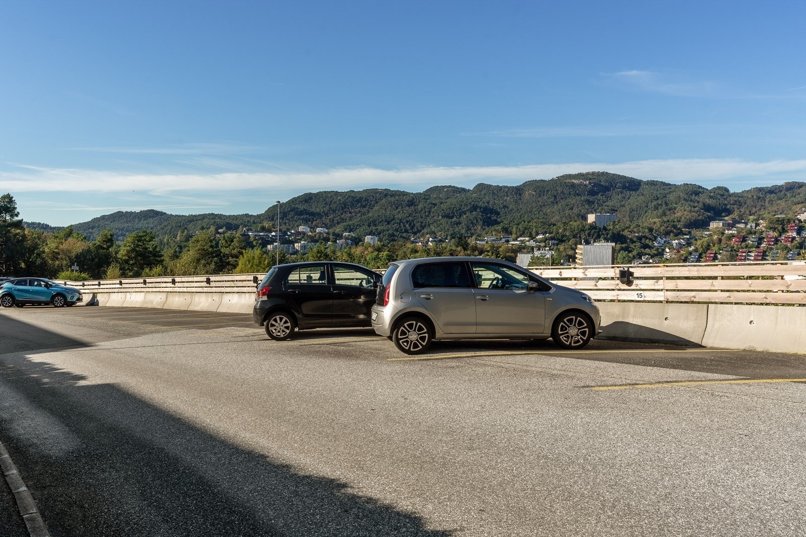 - Det er svært gode parkeringsmuligheter i borettslaget - Galleribilde