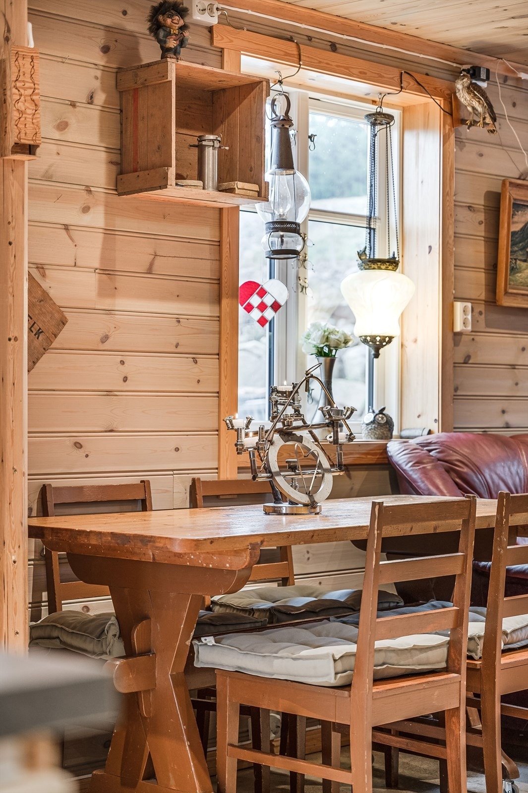 Alle vinduene var nye i 2014 og har brede vinduskarmer for planter og dekor. Galleribilde