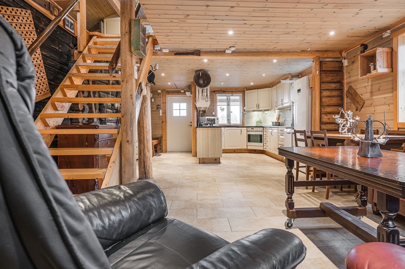 Det er vannbåren gulvvarme i hele 1. etasje. Galleribilde