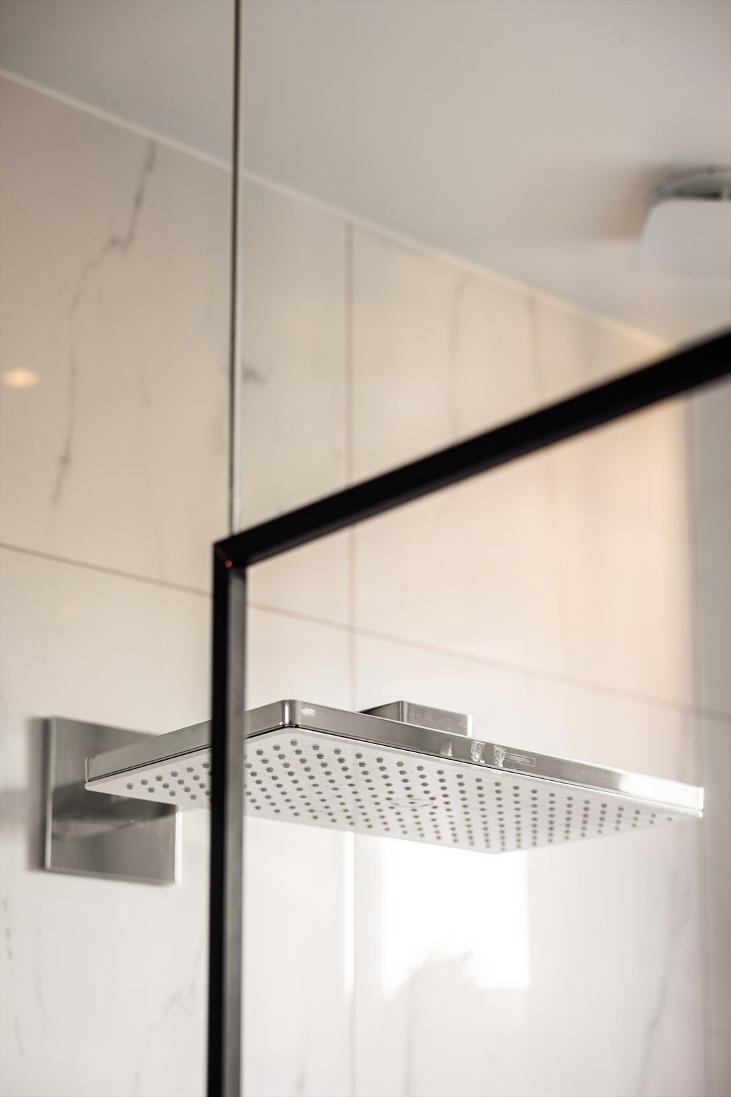 Det er også to waterfall-dusjer på badet. Galleribilde