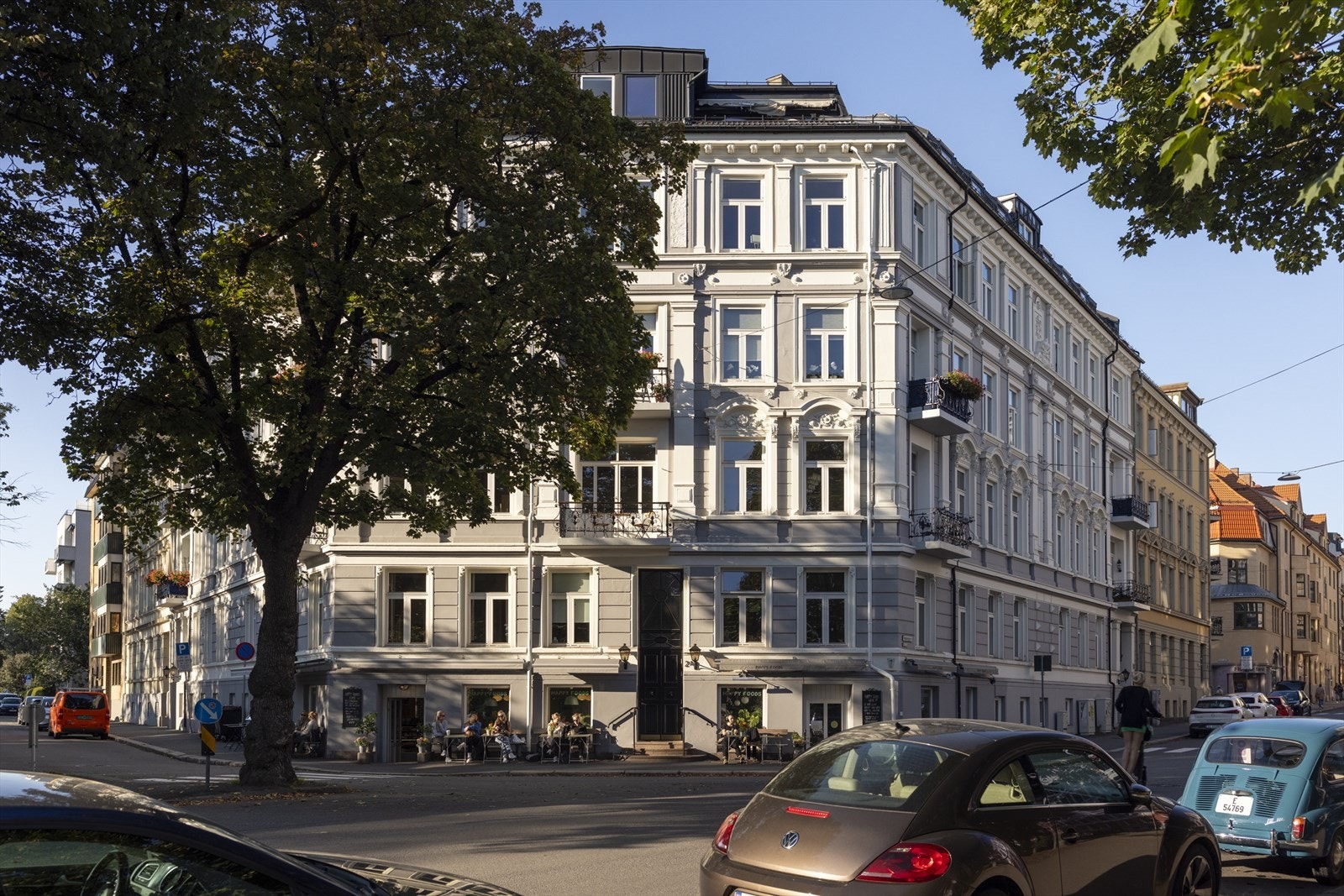 Leiligheten ligger i byggets fjerde etasje og er vendt ut mot Vestkanttorget Galleribilde