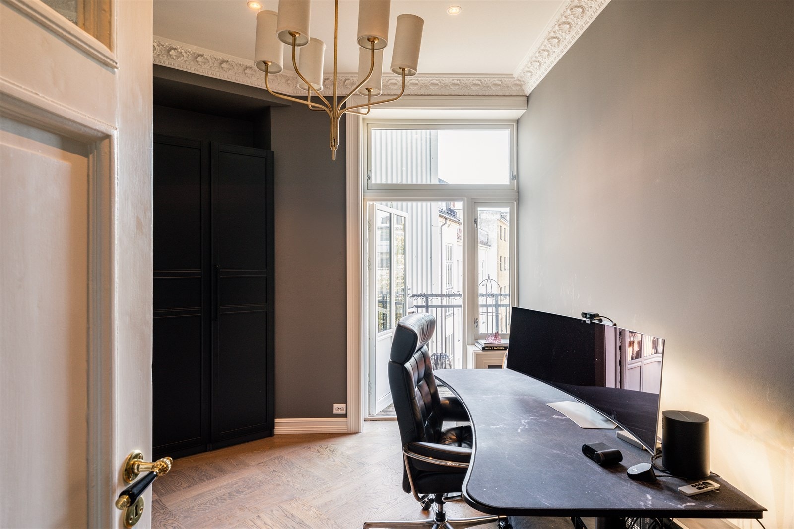 Soverom 2 er vendt mot stille og rolig indre gårdsrom. Galleribilde