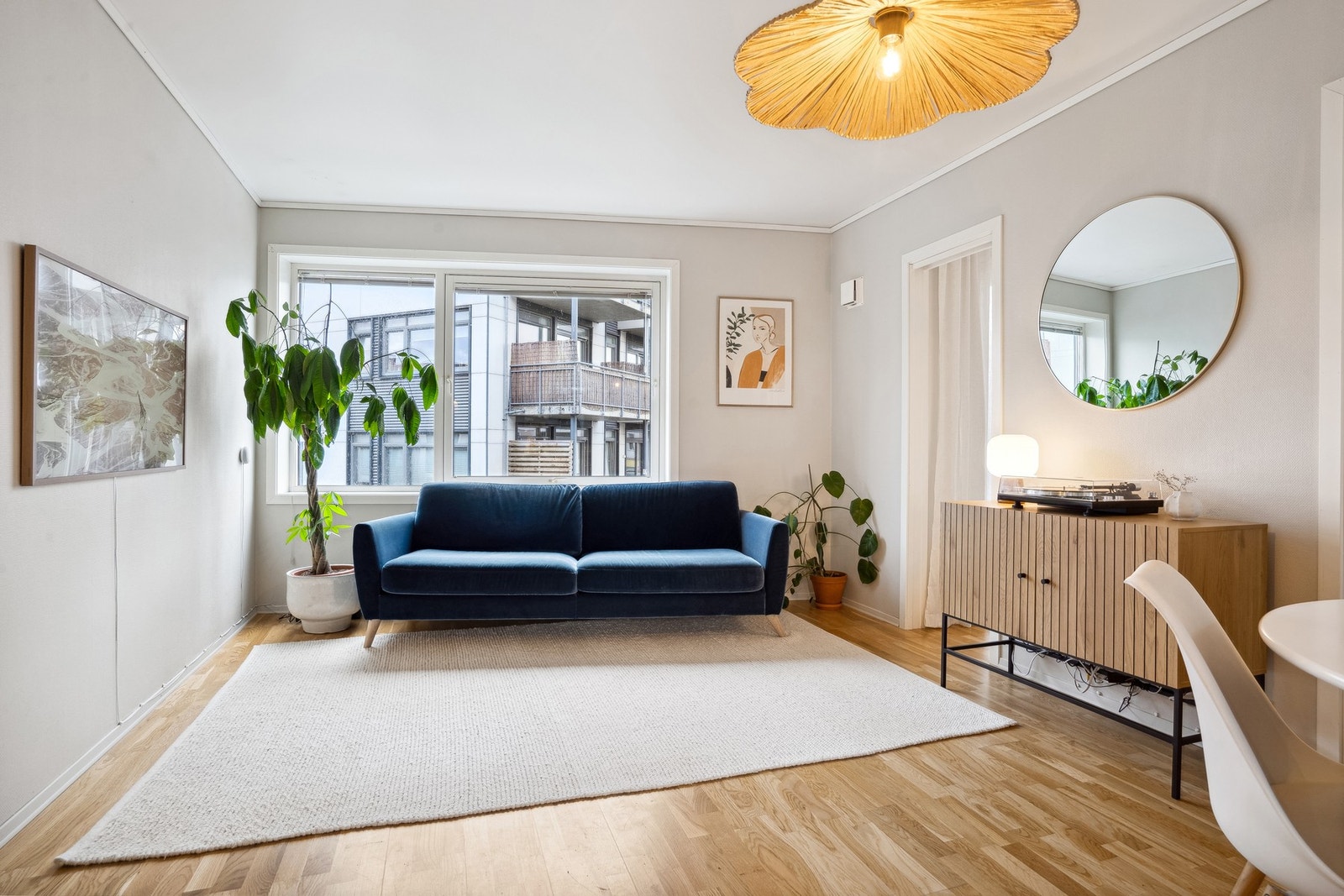 Stue med vindue Galleribilde