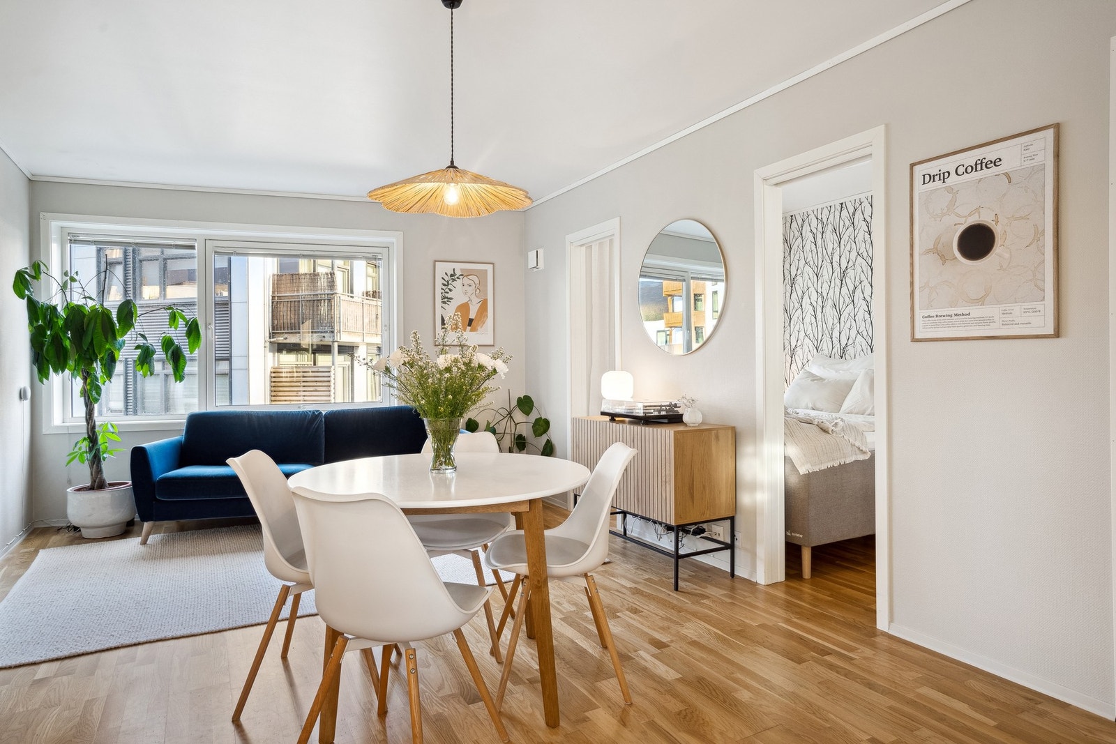 Eiendomsmegler Trude Berntsen presenterer denne lekre 2 romsen på Strandkanten Galleribilde