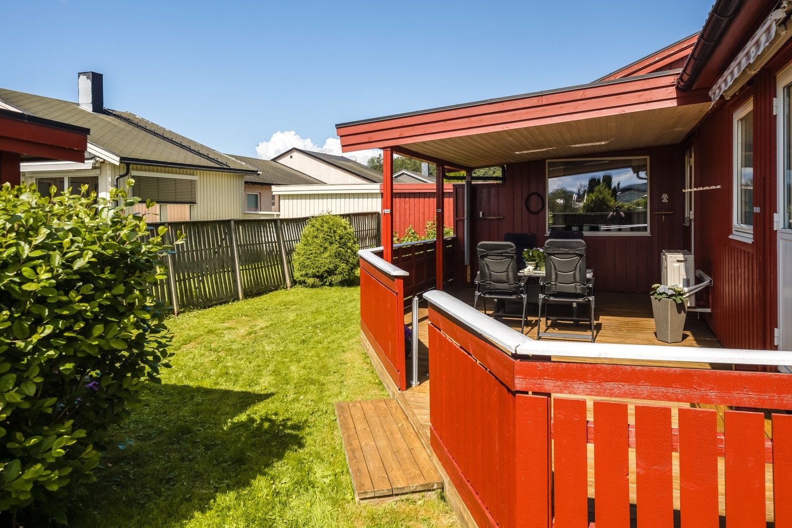 Boligen har endebeliggenhet i gata slik at man slipper gjennomgangstrafikk Galleribilde