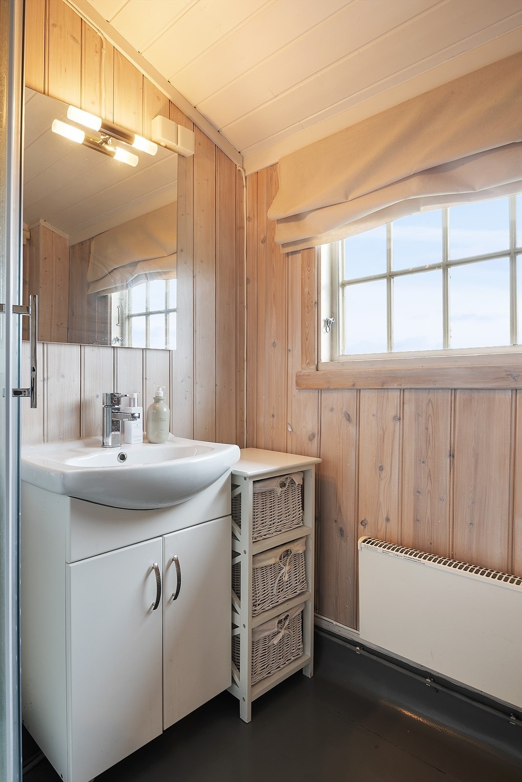 Bad med lys innredning. Galleribilde