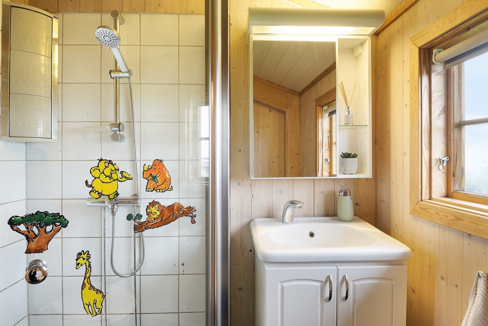 Bad med dusj. Galleribilde