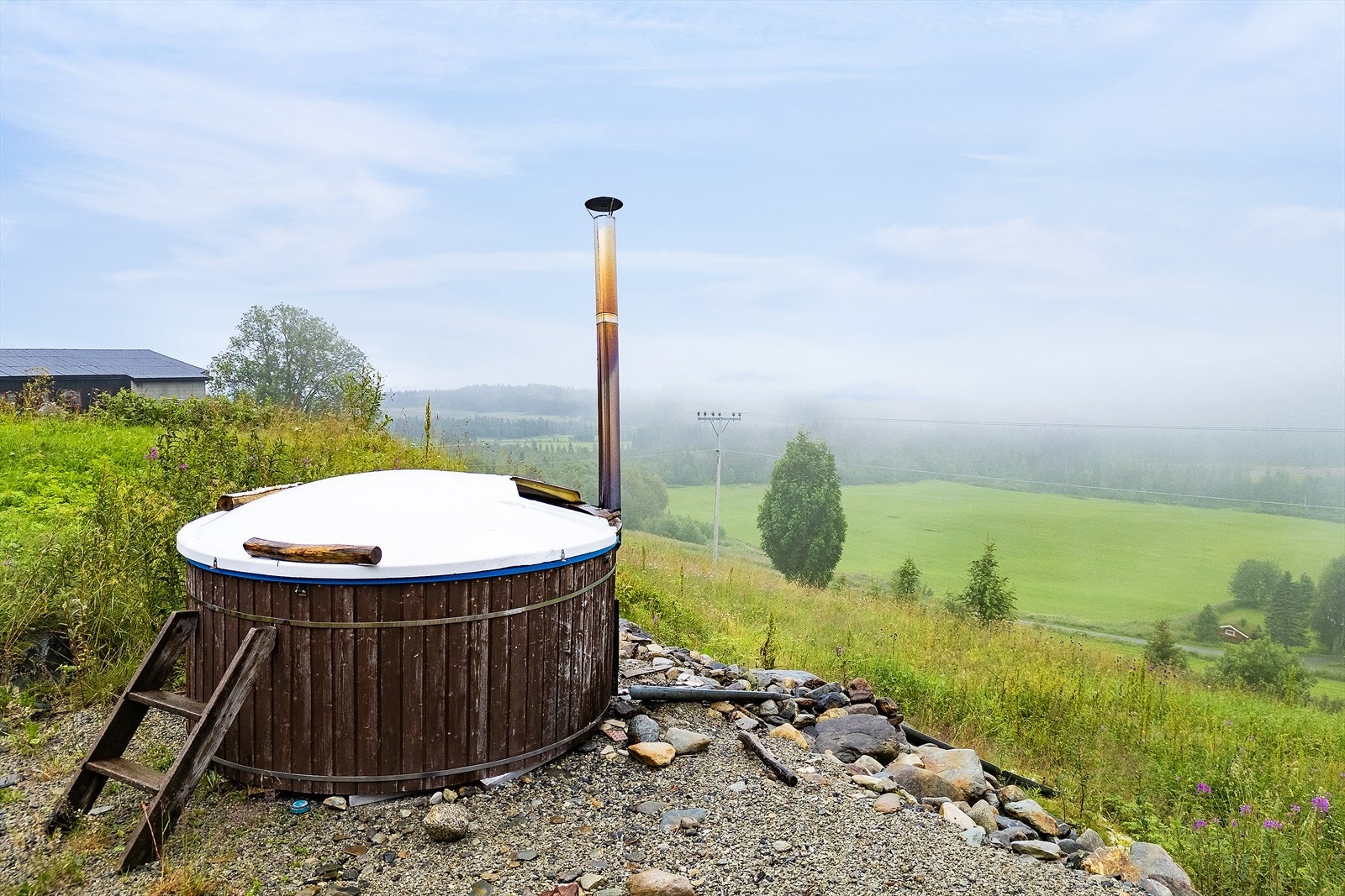 Stamp hvor man kan nyte et utendørs bad. Galleribilde