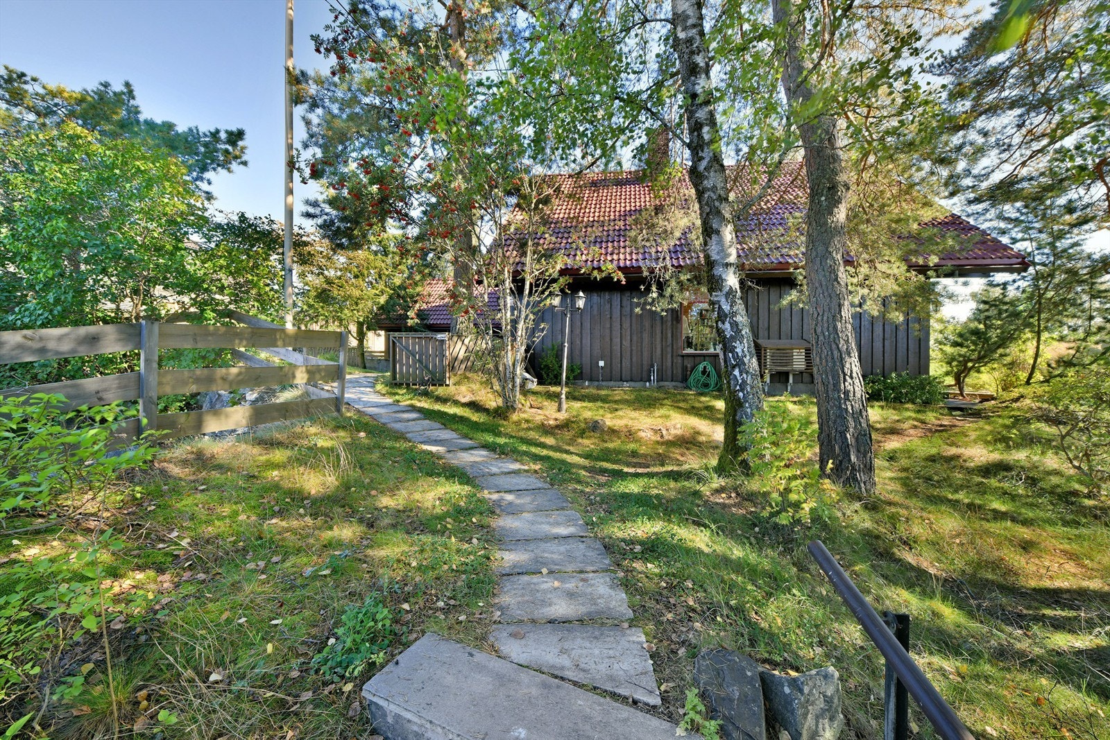 Deler av tomten er inngjerdet Galleribilde