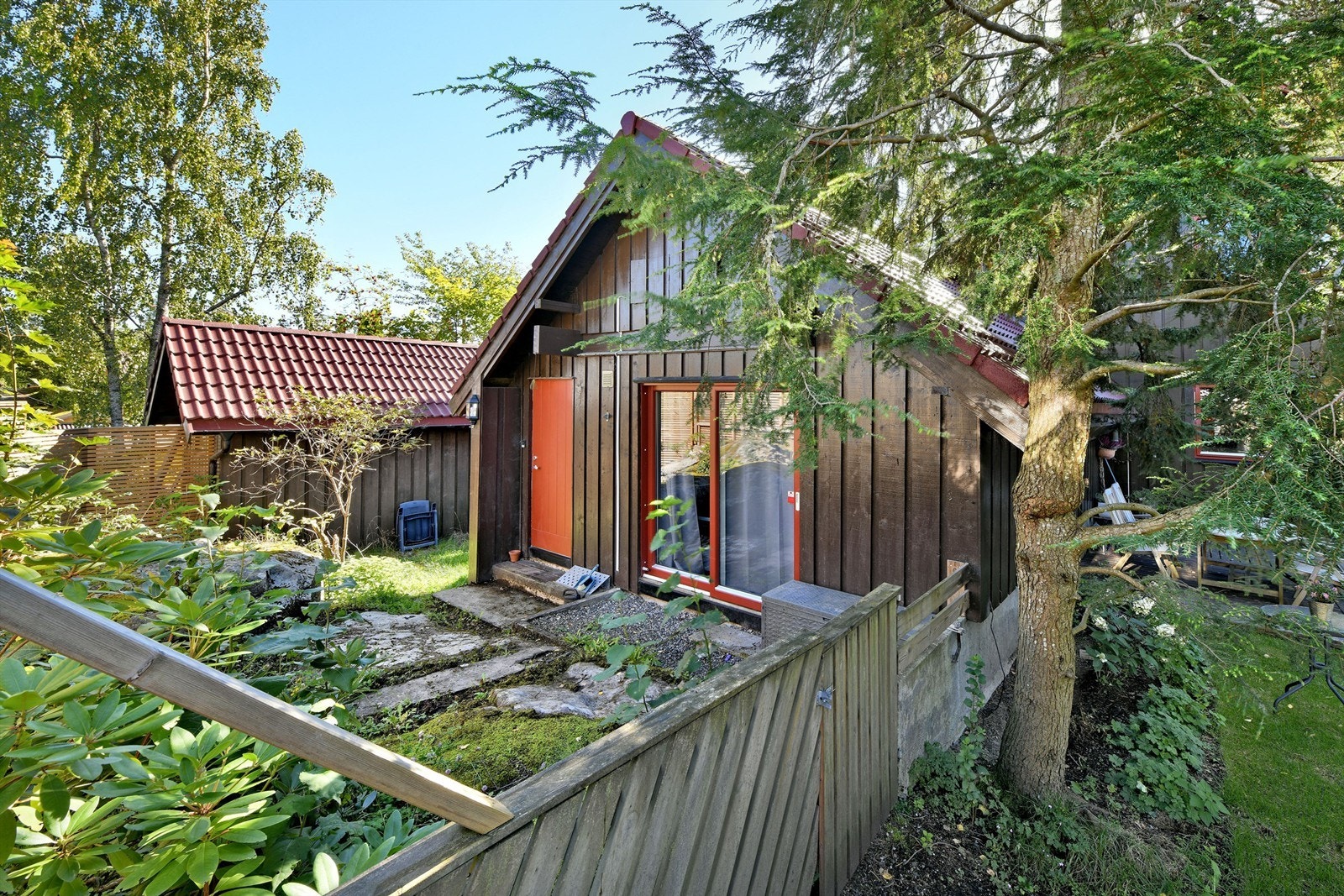 Hybel (ikke godkjent) - egen inngang - hele hybelen er byggemeldt som ett stort gjesterom Galleribilde