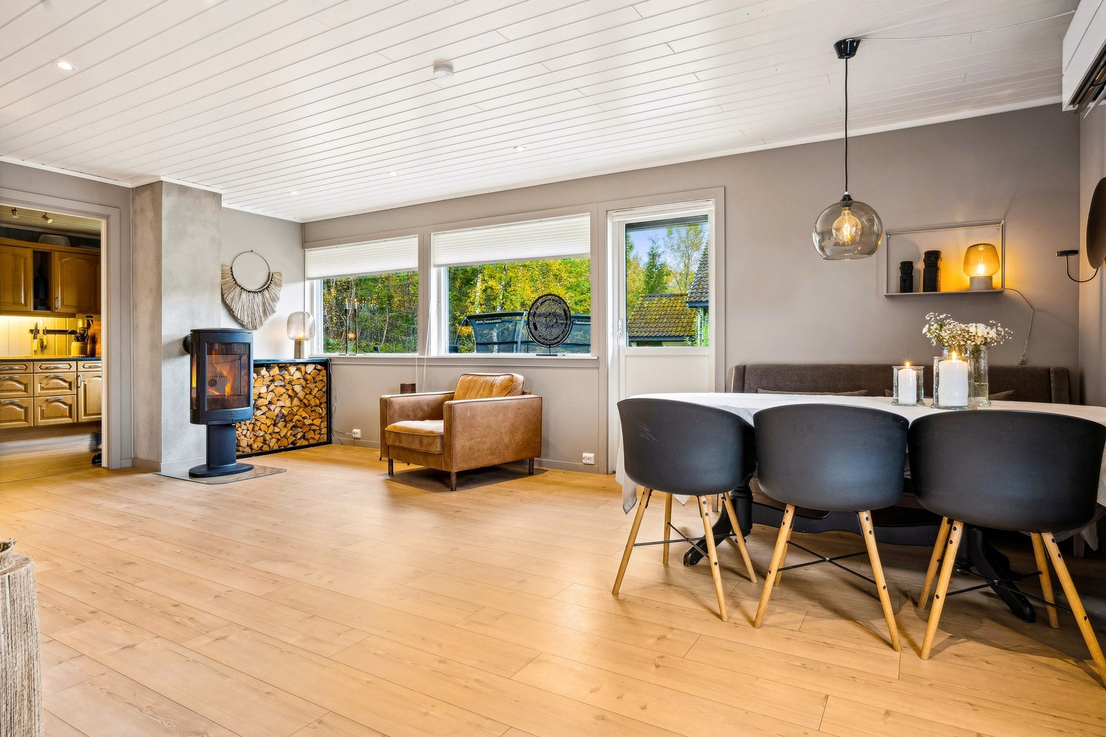 Her får du en nett liten enebolig med en enkel og praktisk planløsning. Galleribilde