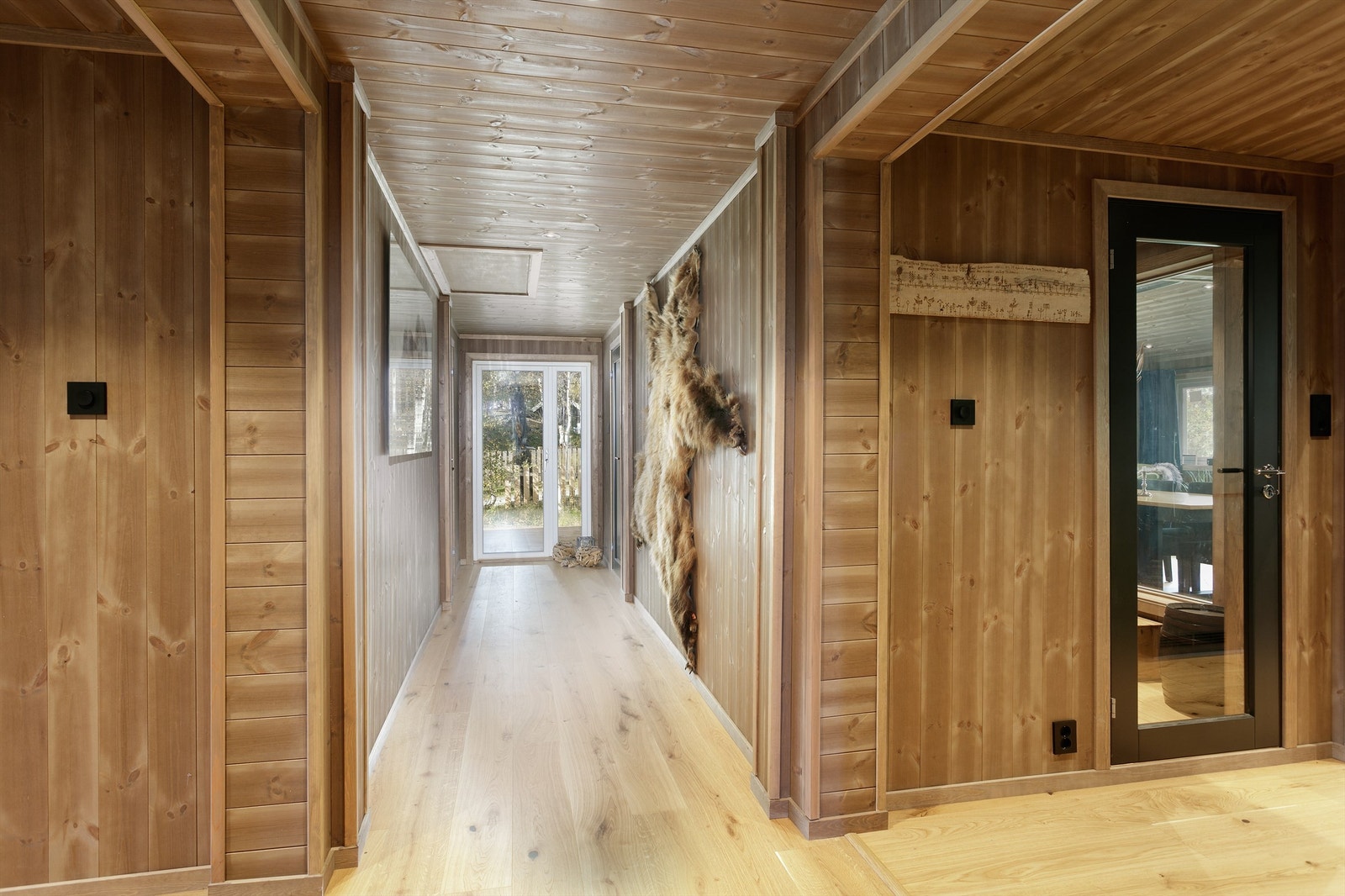 Gang med utgang til terrasse Galleribilde