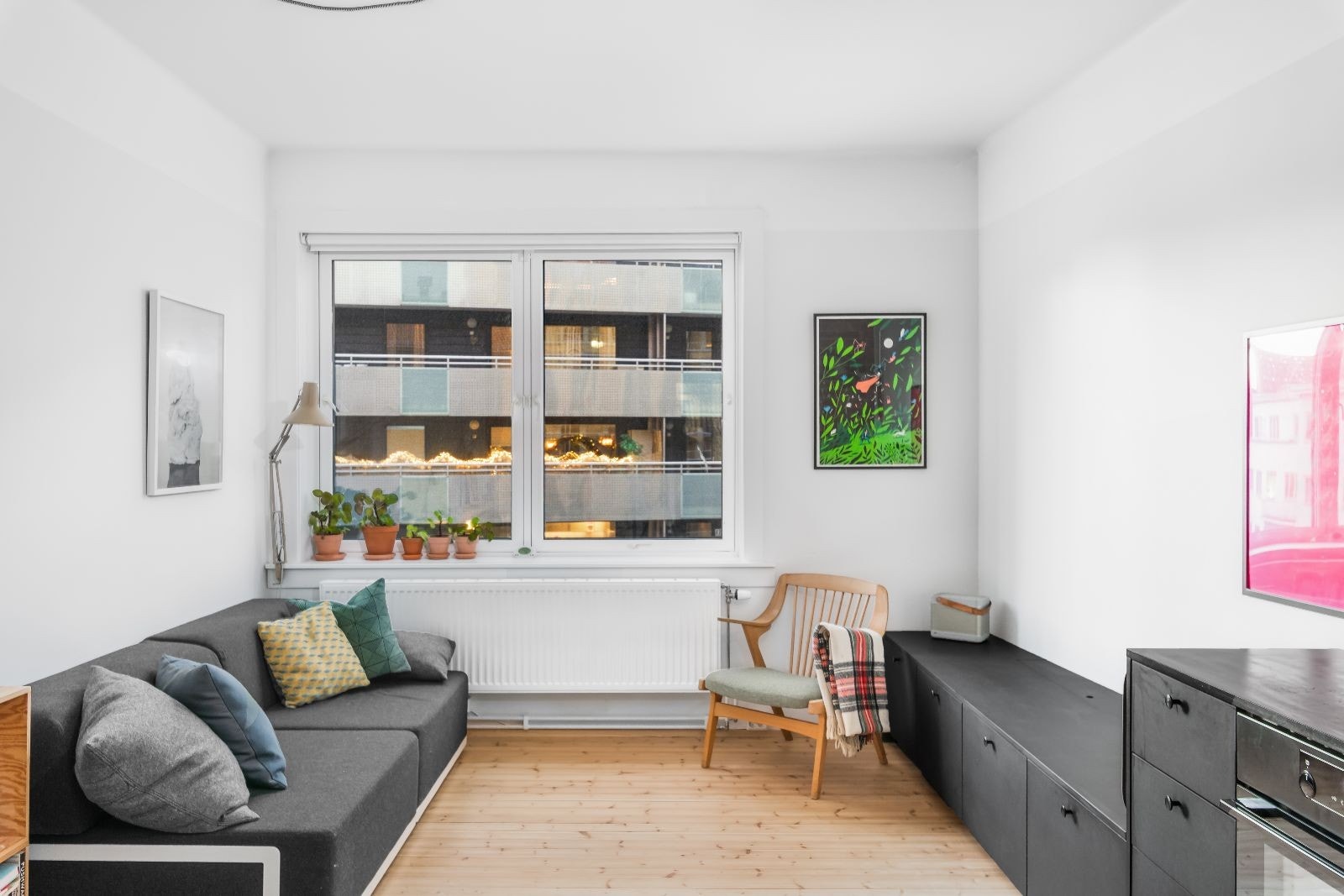 Stue. Lyst og pene overflater Galleribilde