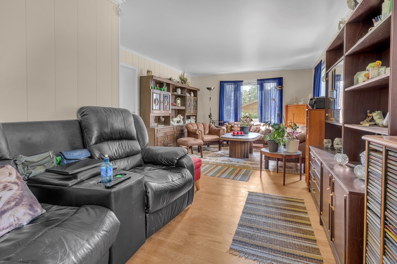 Nytt parkettgulv i stue fra 2015 ihht selgers opplysninger Galleribilde