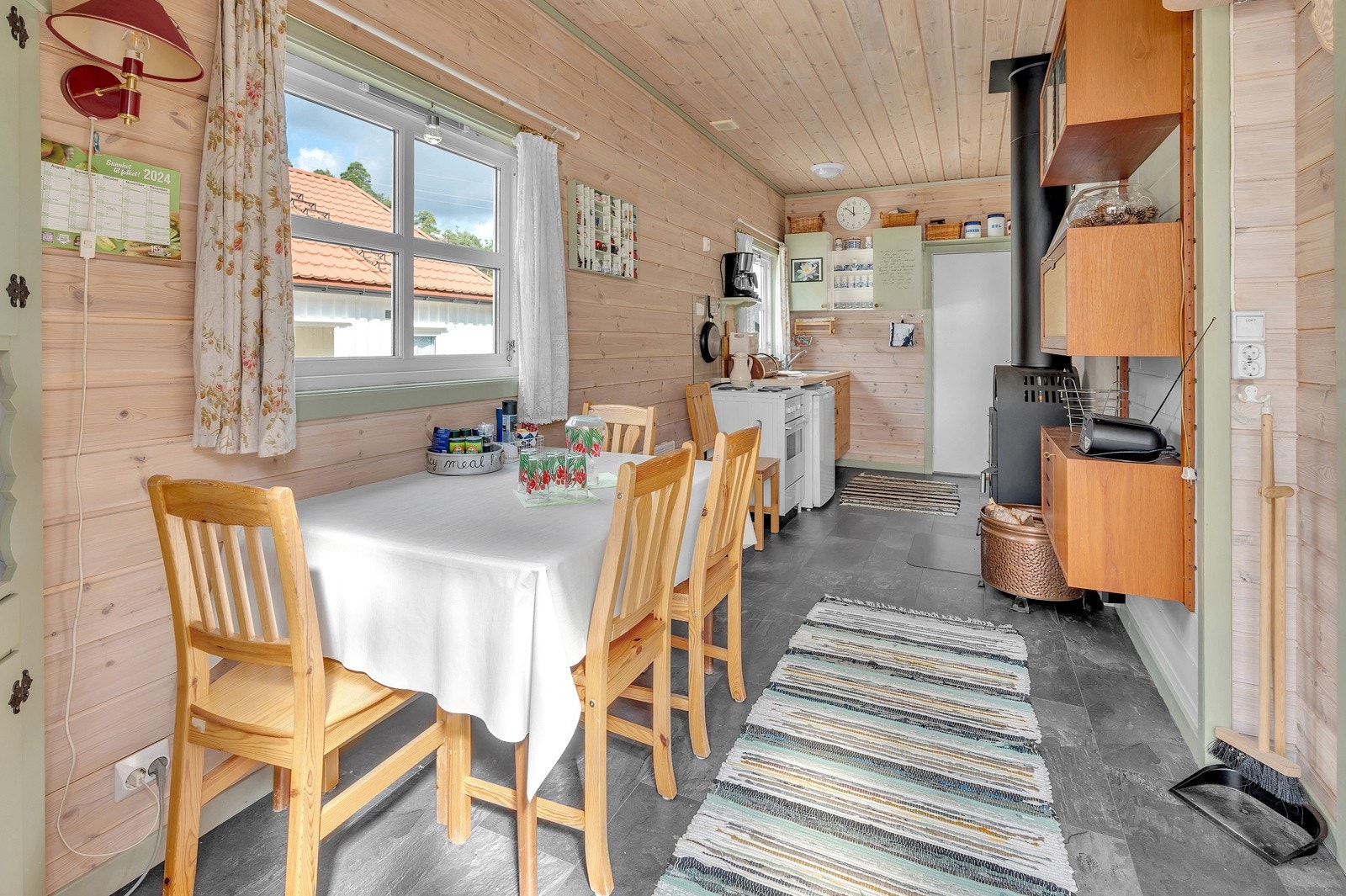 Gulvet er fra 2005 ihht selgers opplysninger Galleribilde