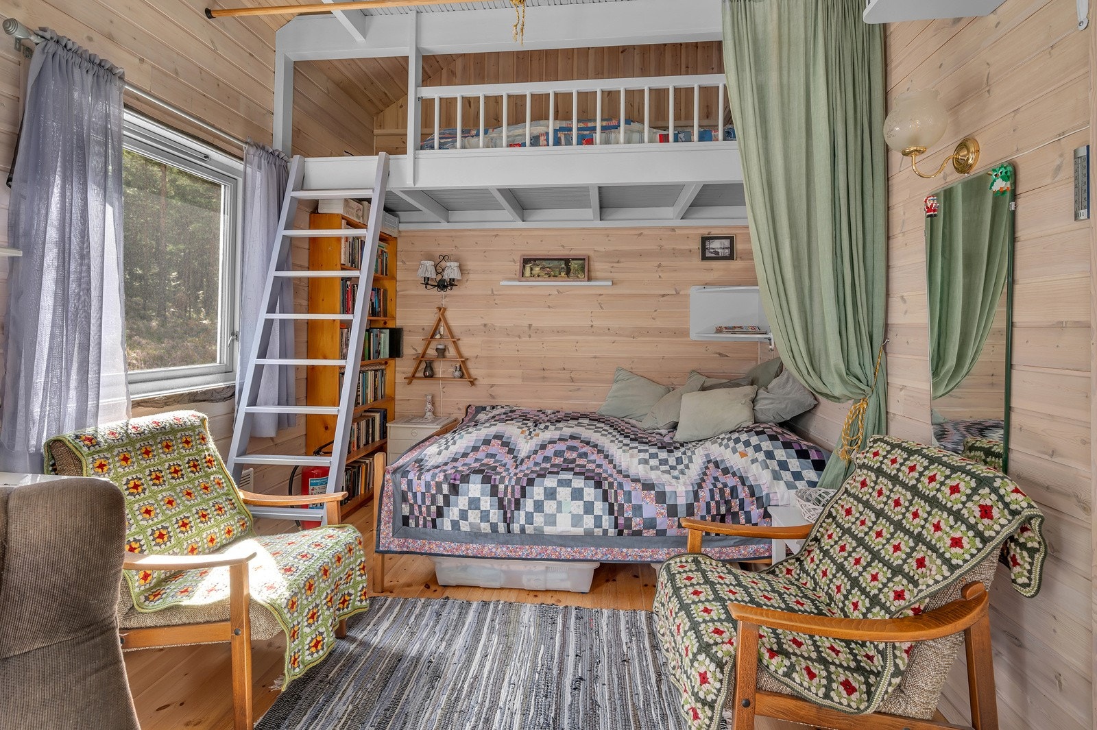 Ekstra soveplass over køyesenga! Spennende løsning Galleribilde