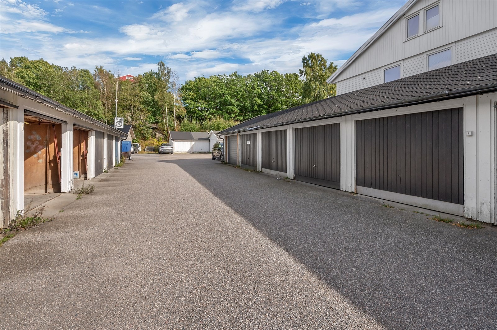 Garasje i rekke Galleribilde