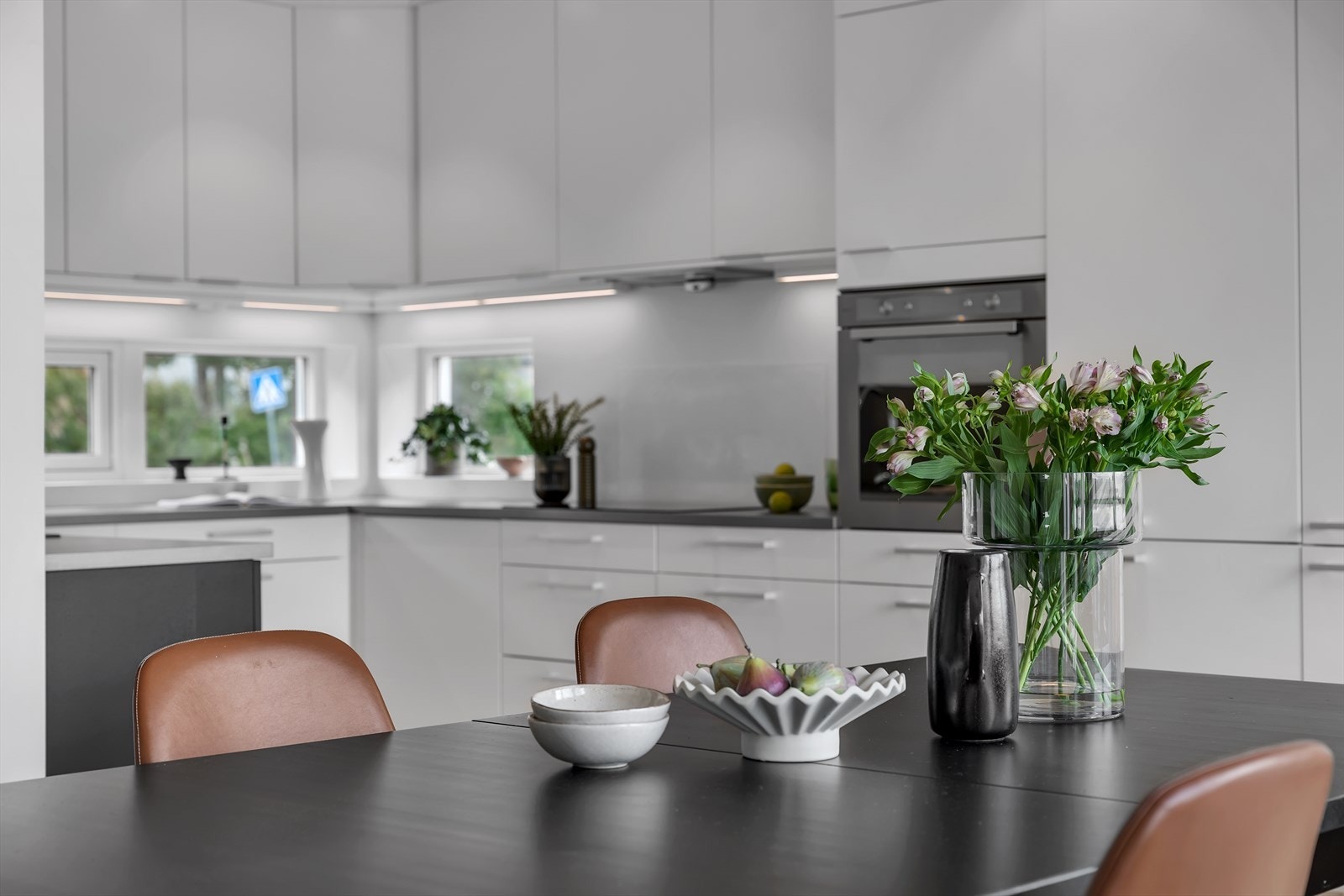 Flott og innholdsrikt kjøkken. Galleribilde