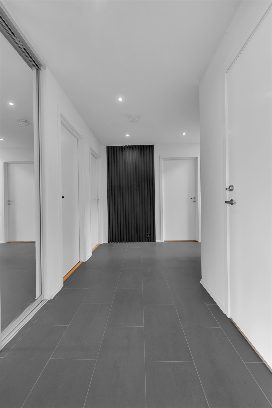 Flislagt entre. Galleribilde