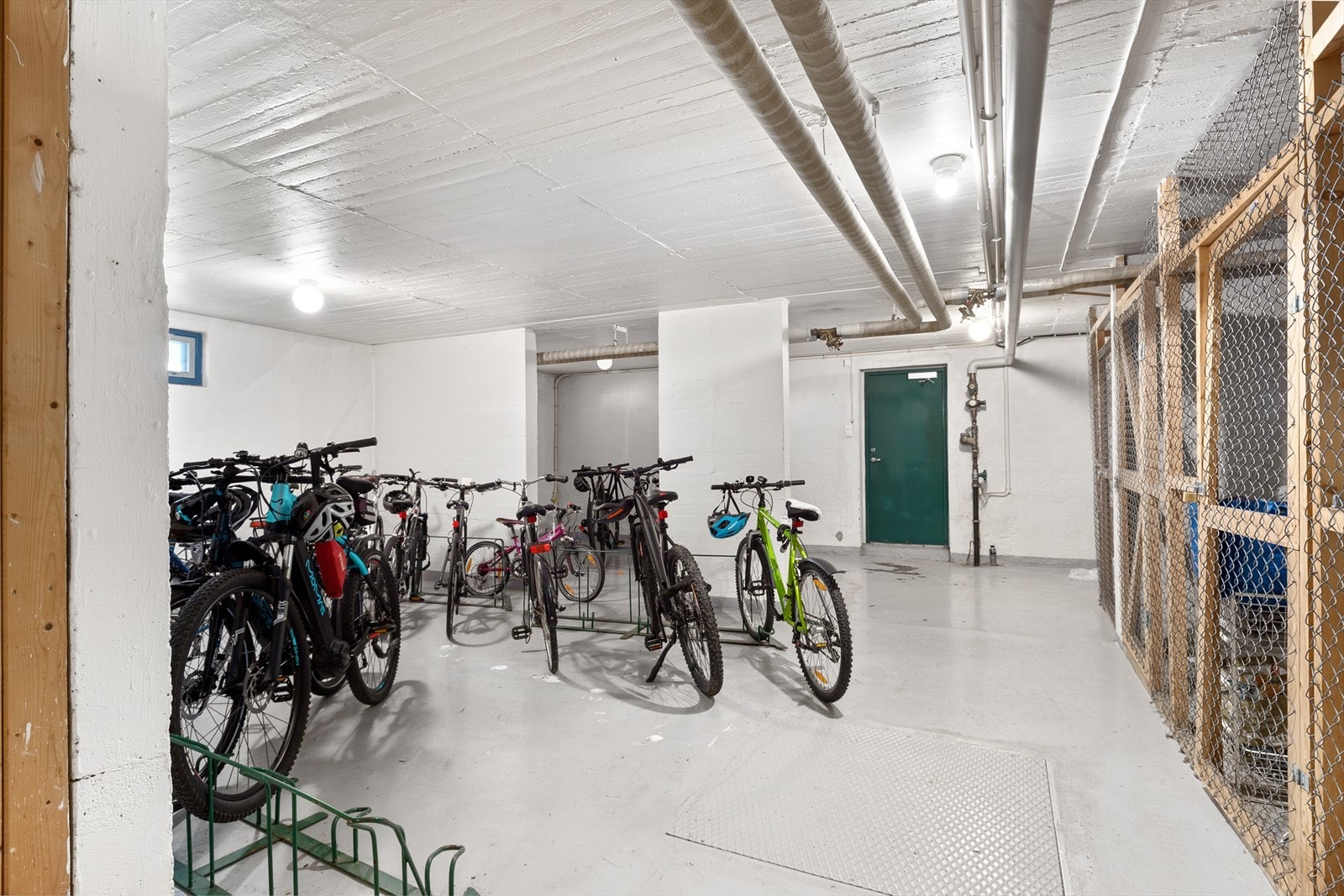 Felles sykkelparkering. Leiligheten disponerer bod plassert i fellesareal Galleribilde