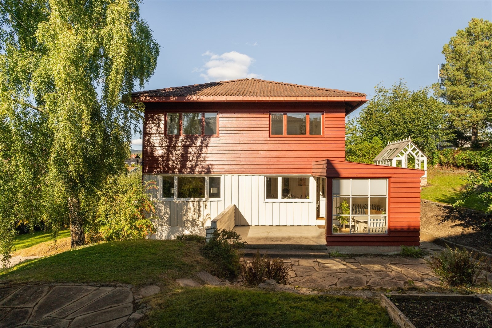 Frittliggende enebolig med flott beliggenhet i et særdeles attraktivt, veletablert og høyt verdsatt villastrøk, rett ved Frognerparken. Galleribilde