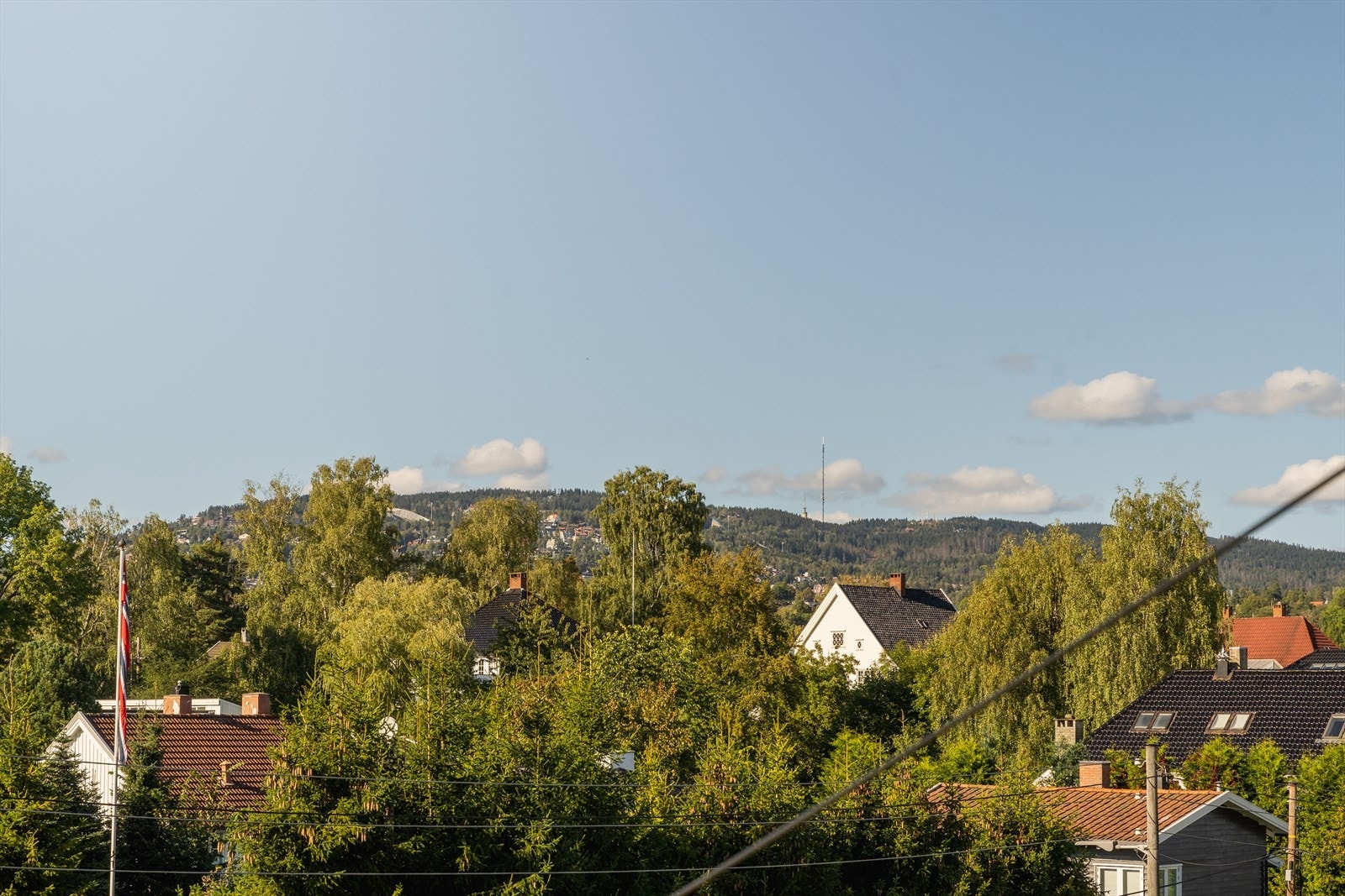 Eiendommen har en flott utsikt mot Holmenkollen Galleribilde
