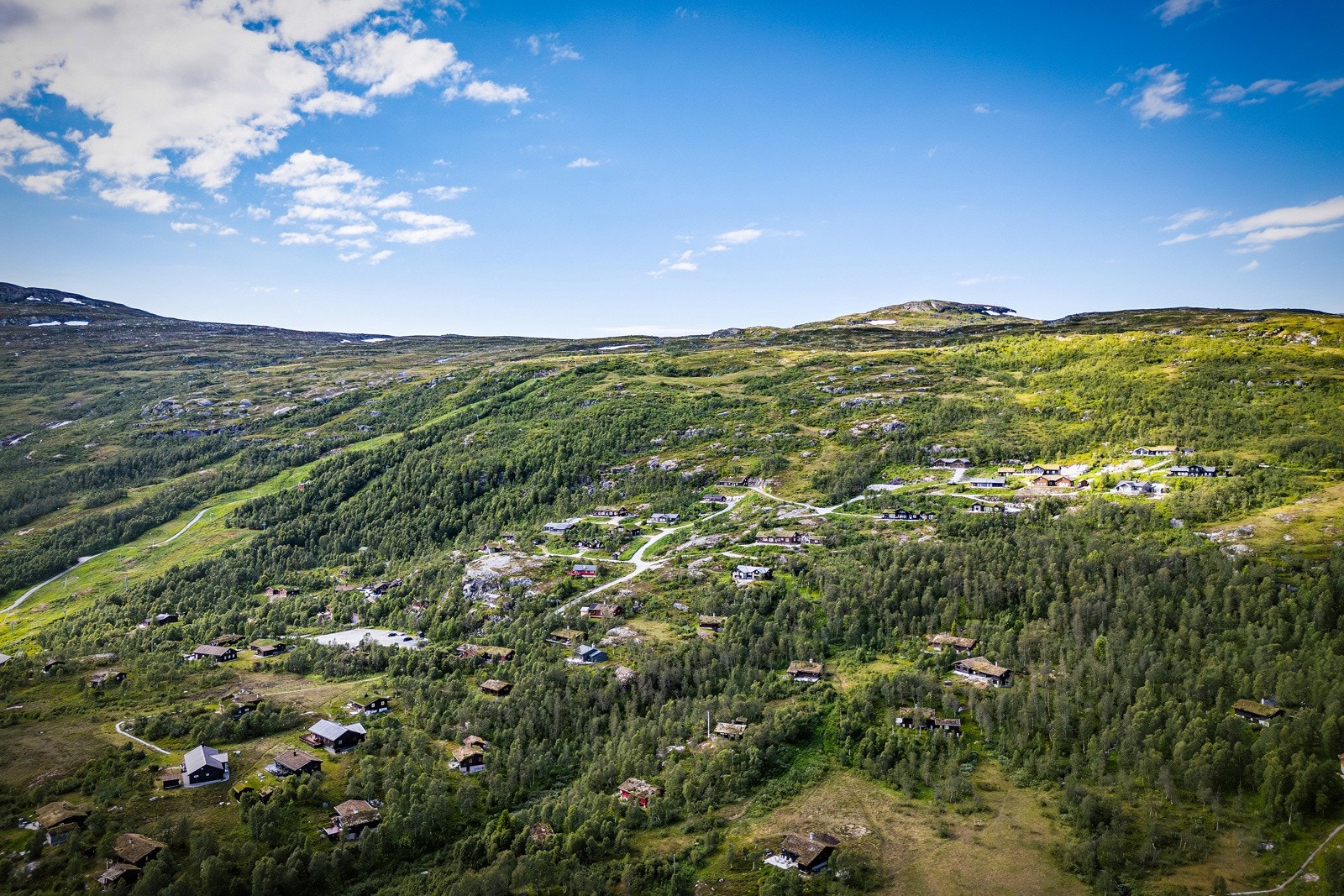 Beliggenheten er helt ypperlig året rundt med flere sommer- og vinteraktiviteter nærliggende. Galleribilde