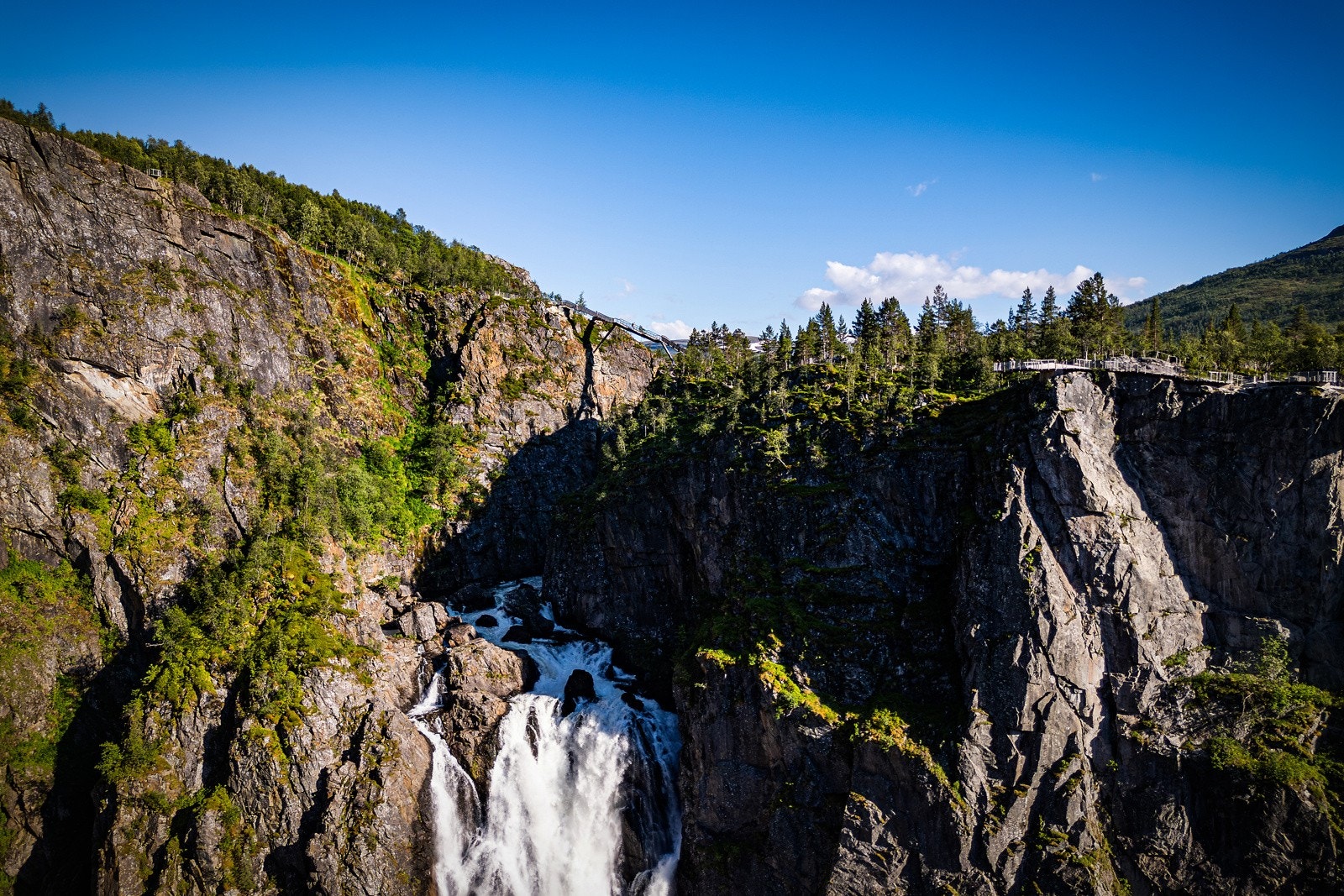 Et nydelig stopp på veien fra Eidfjord som må oppleves er Vøringsfossen. Galleribilde