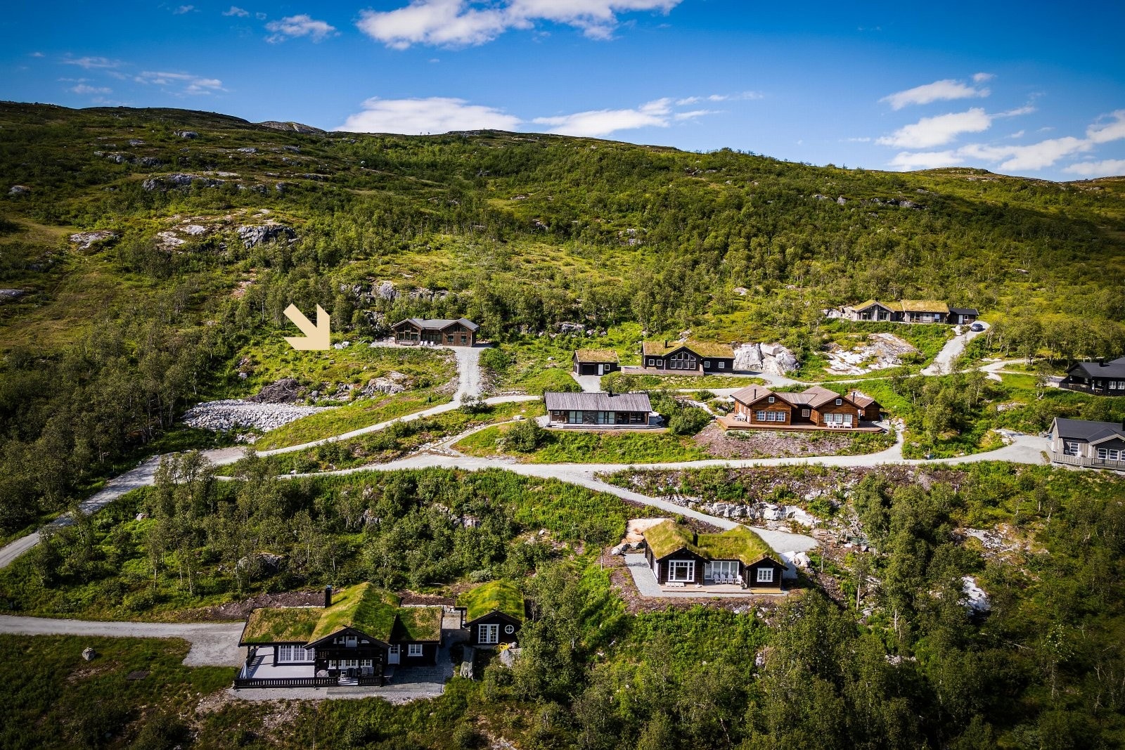 Fantastisk tomt i Austre Maursetlia, høytliggende i terregnet. Ski in/ski out til Sysendalen skisenter, samt nydelige turmuligheter like ved. Galleribilde