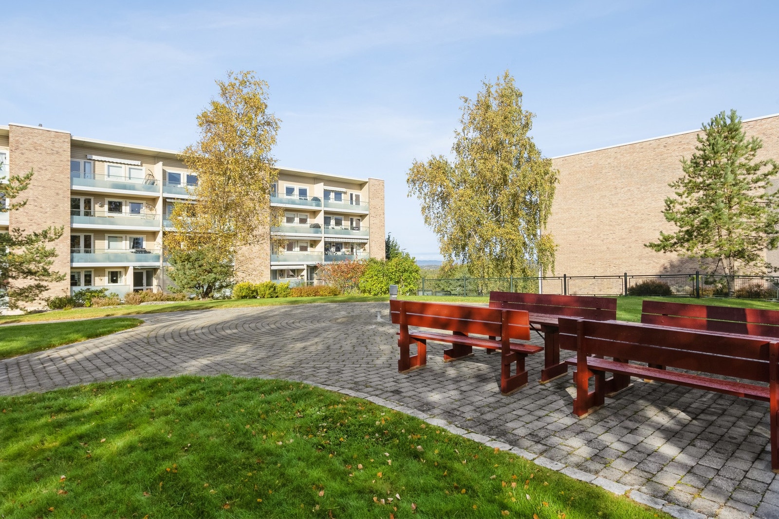 Felles uteplass. Veldig fine fellesområder, holdes og stelles pent. Galleribilde