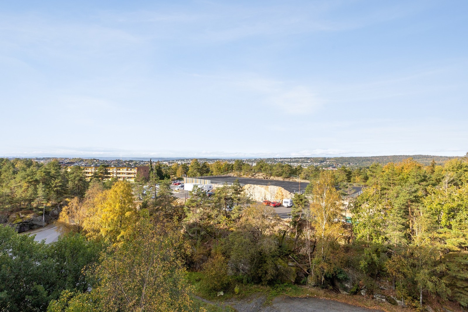 Fra veranda har du utsikt over nærområdet og mot Oslofjorden Galleribilde
