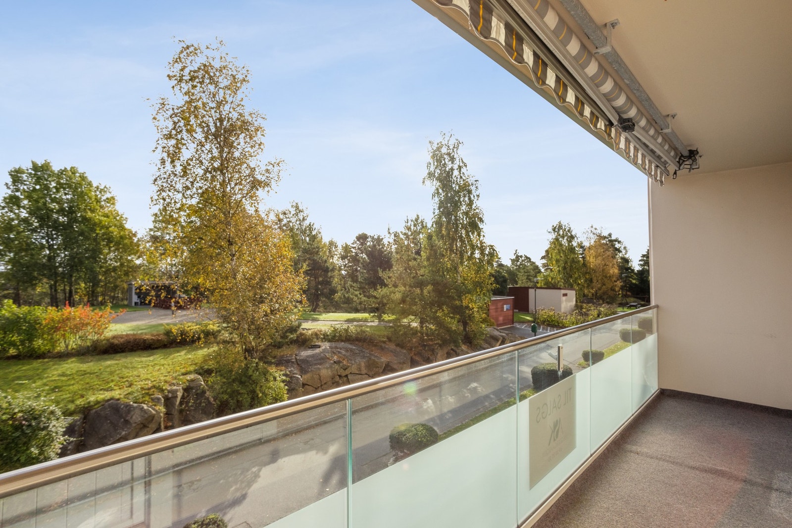 Et deilig sted å innta morgenkaffen, lunt og varmt med morgensol Galleribilde