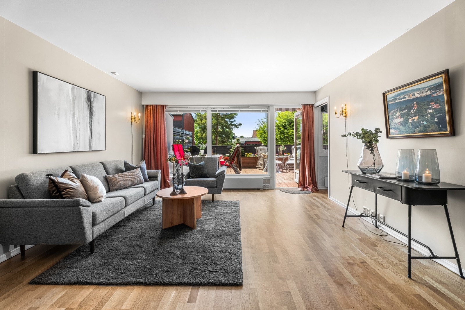 Vesentlig påkostet i 2012. Avretning av gulv og ny parkett i 2022. Malt i 2021. Galleribilde