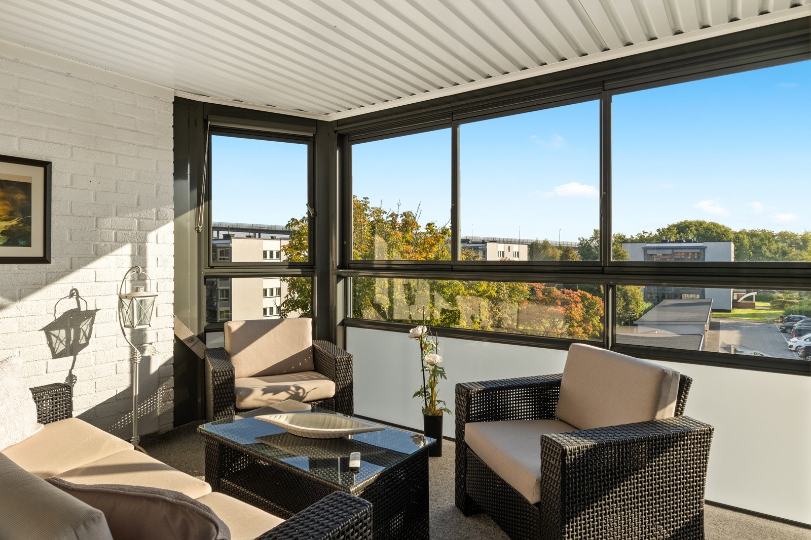 Innglasset balkong, høyt og luftig Galleribilde
